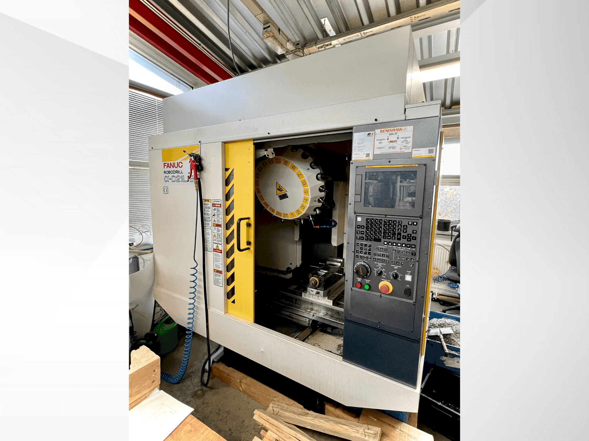 Makine FANUC ROBODRILL α-D21LiB5 - Önden görünüm