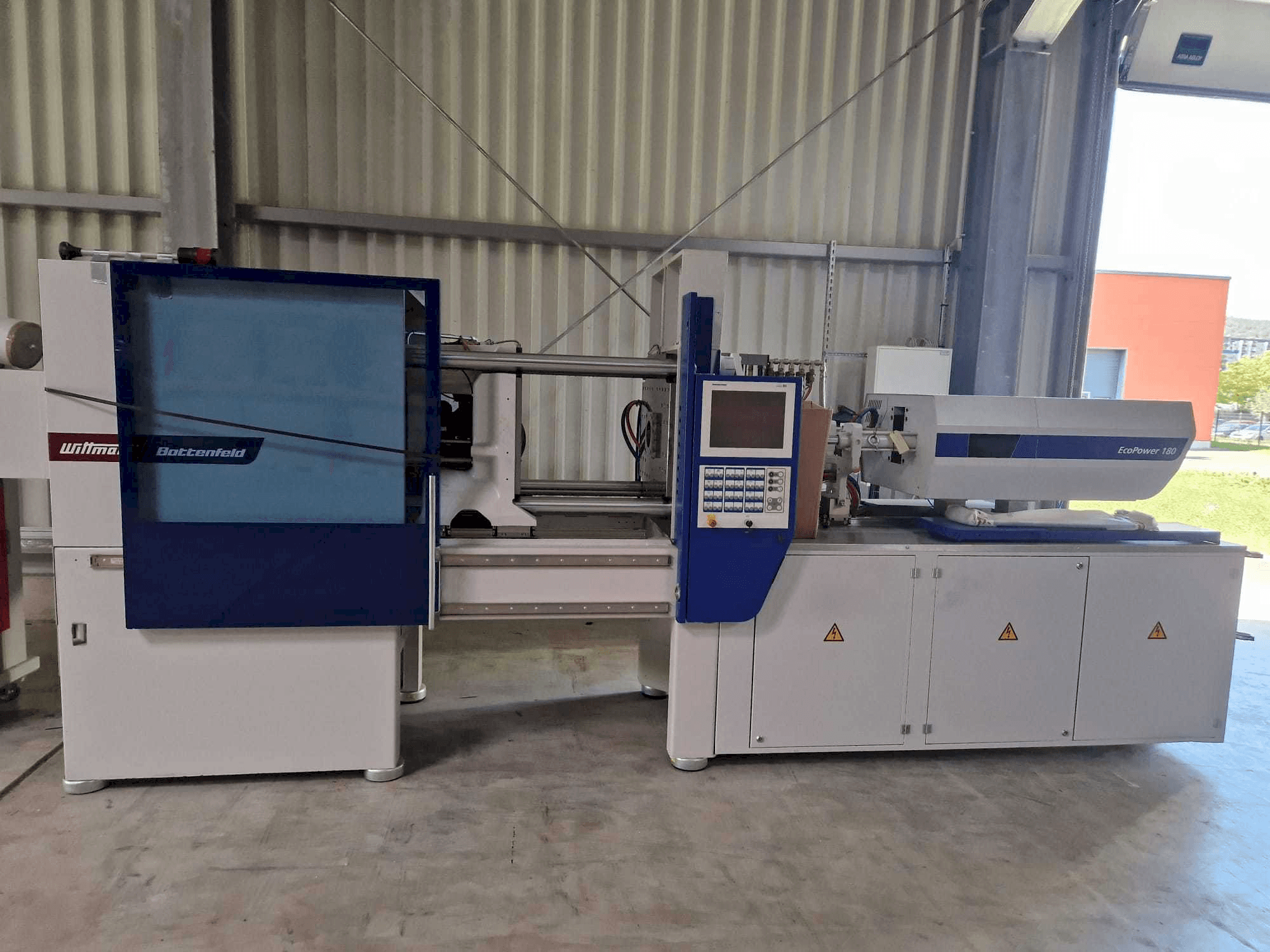 Makine Battenfeld EcoPower180 - Önden görünüm