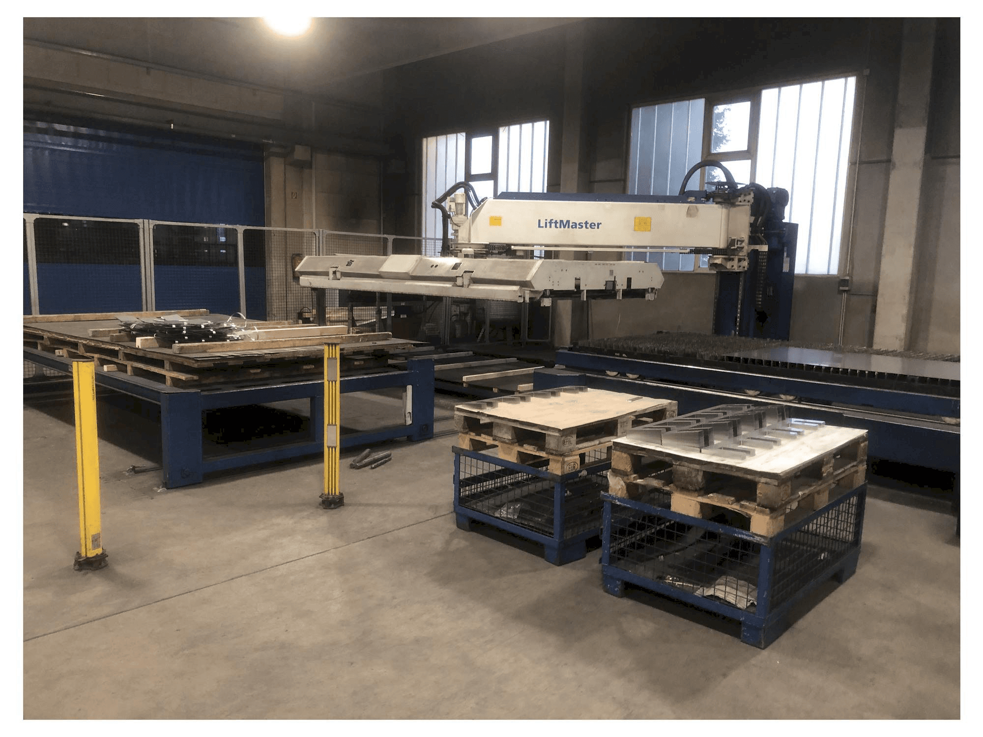 Makine TRUMPF TruLaser 5040 + Liftmaster - Önden görünüm