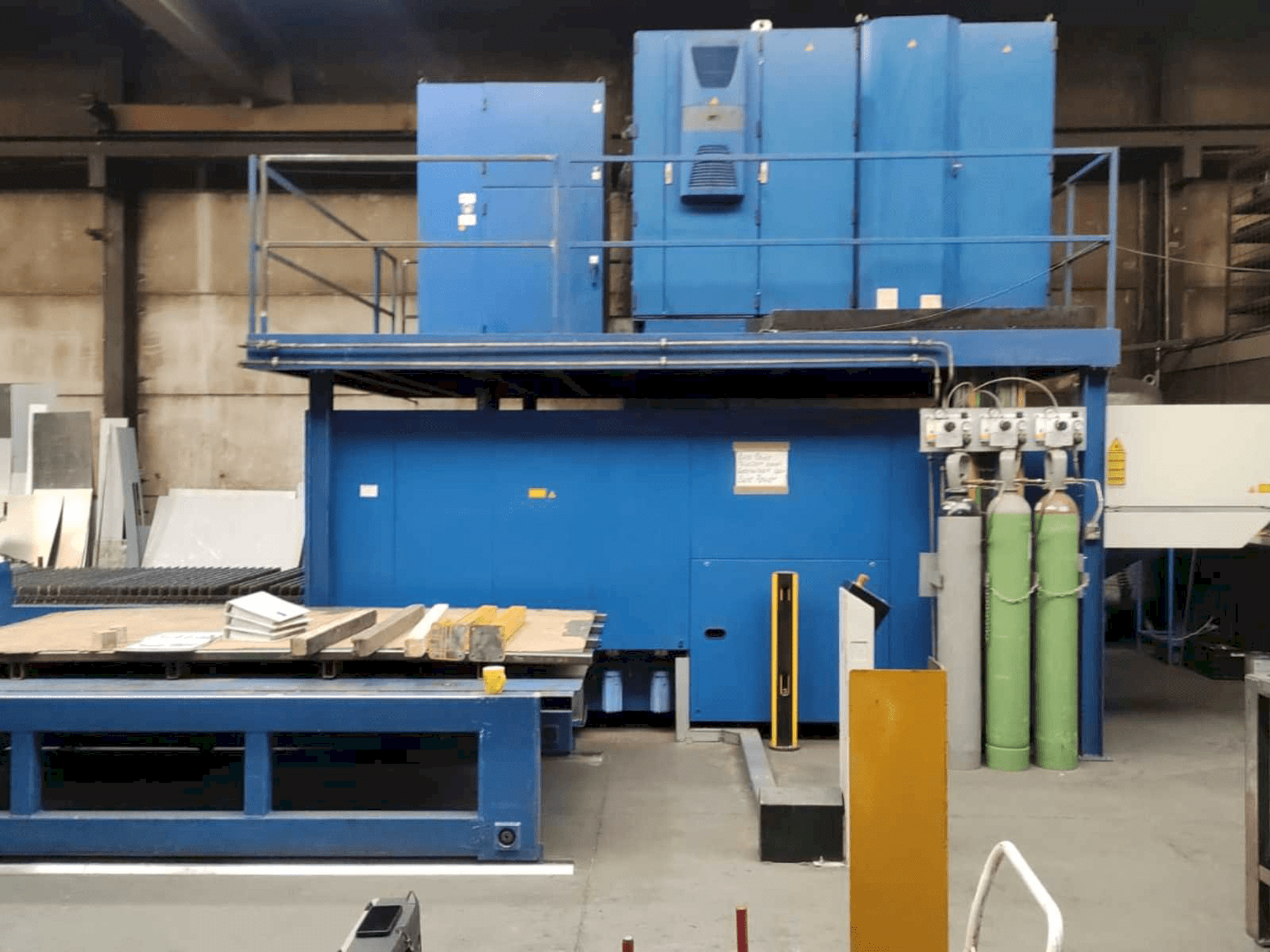 Makine Trumpf Trulaser 3030 - Önden görünüm