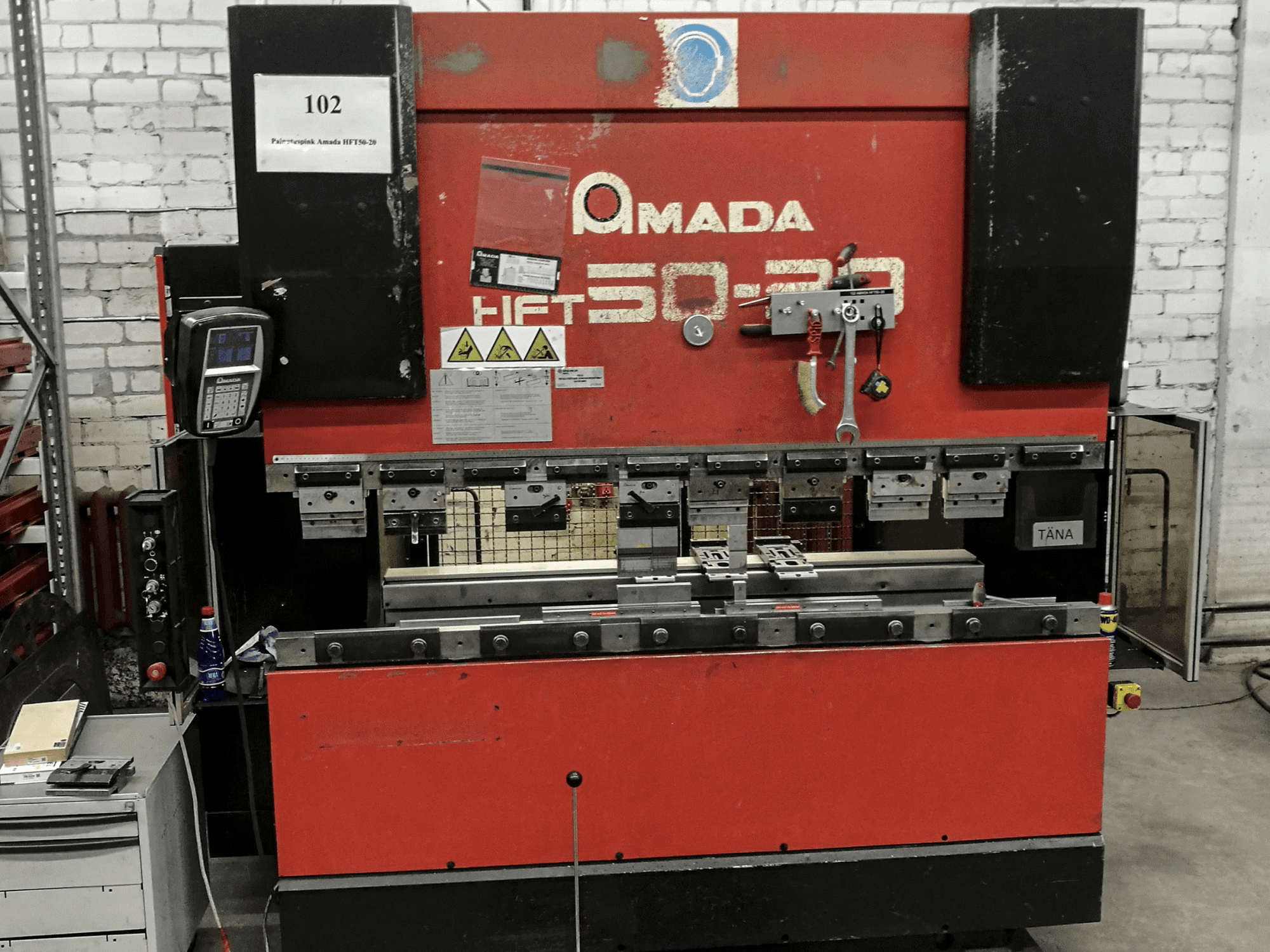 Makine AMADA - Önden görünüm HFT 50-20
