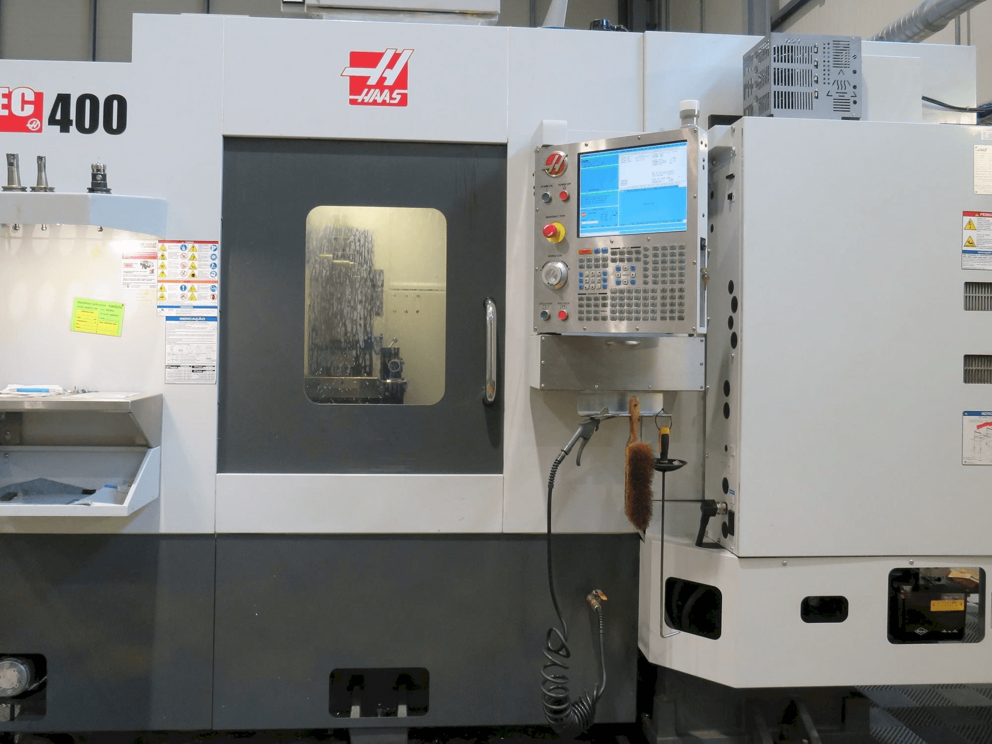 Makine HAAS EC-400 - Önden görünüm
