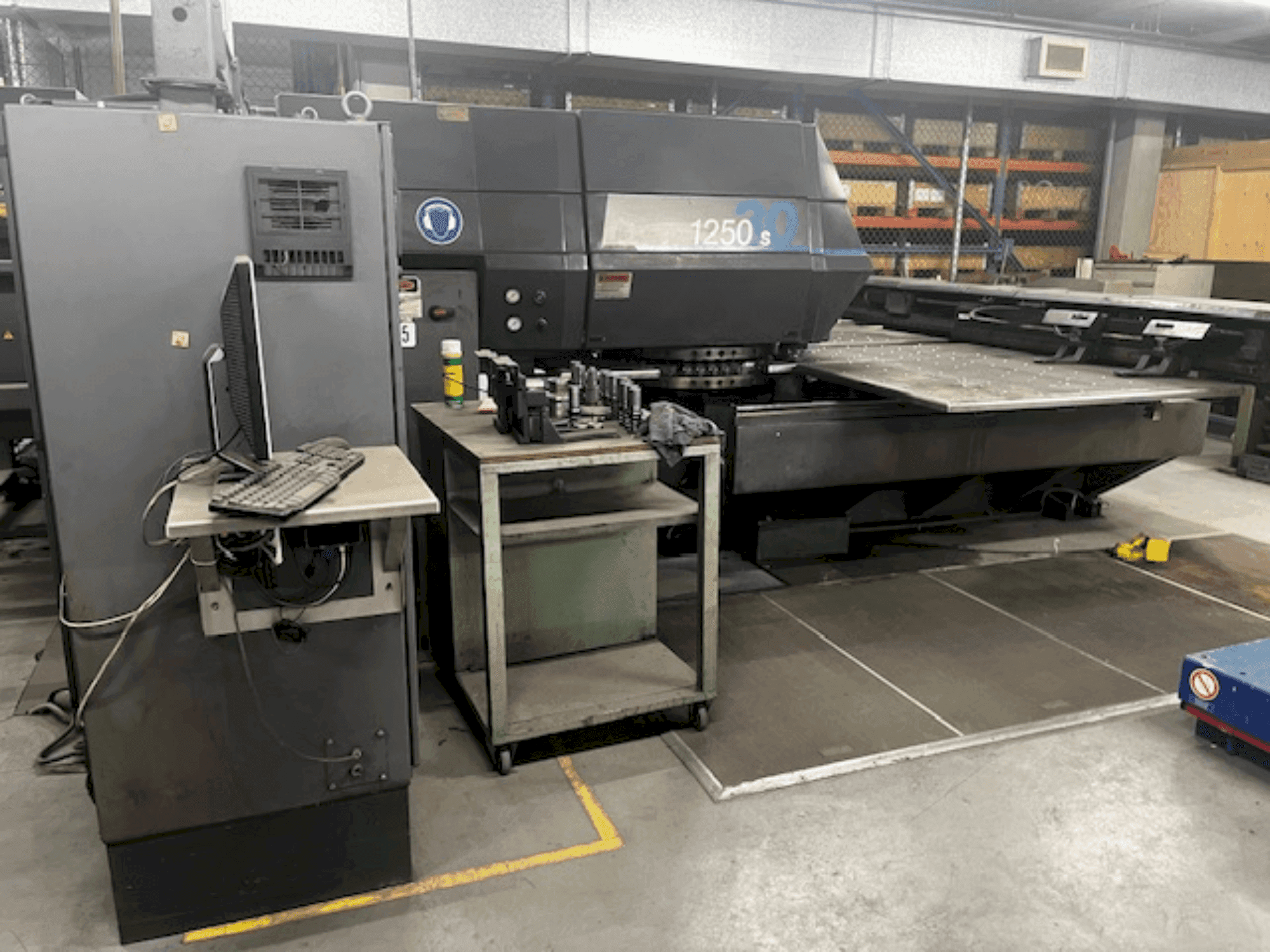 Makine STRIPPIT 1250SL/30 - Önden görünüm