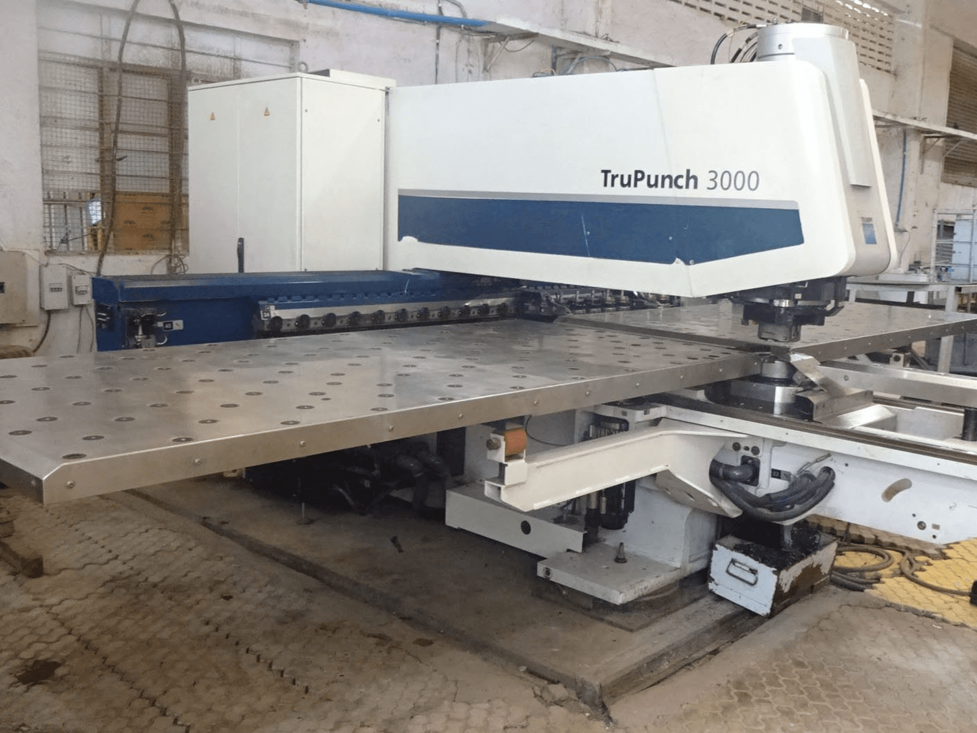 Makine Trumpf - Sol görünüm TruPunch 3000