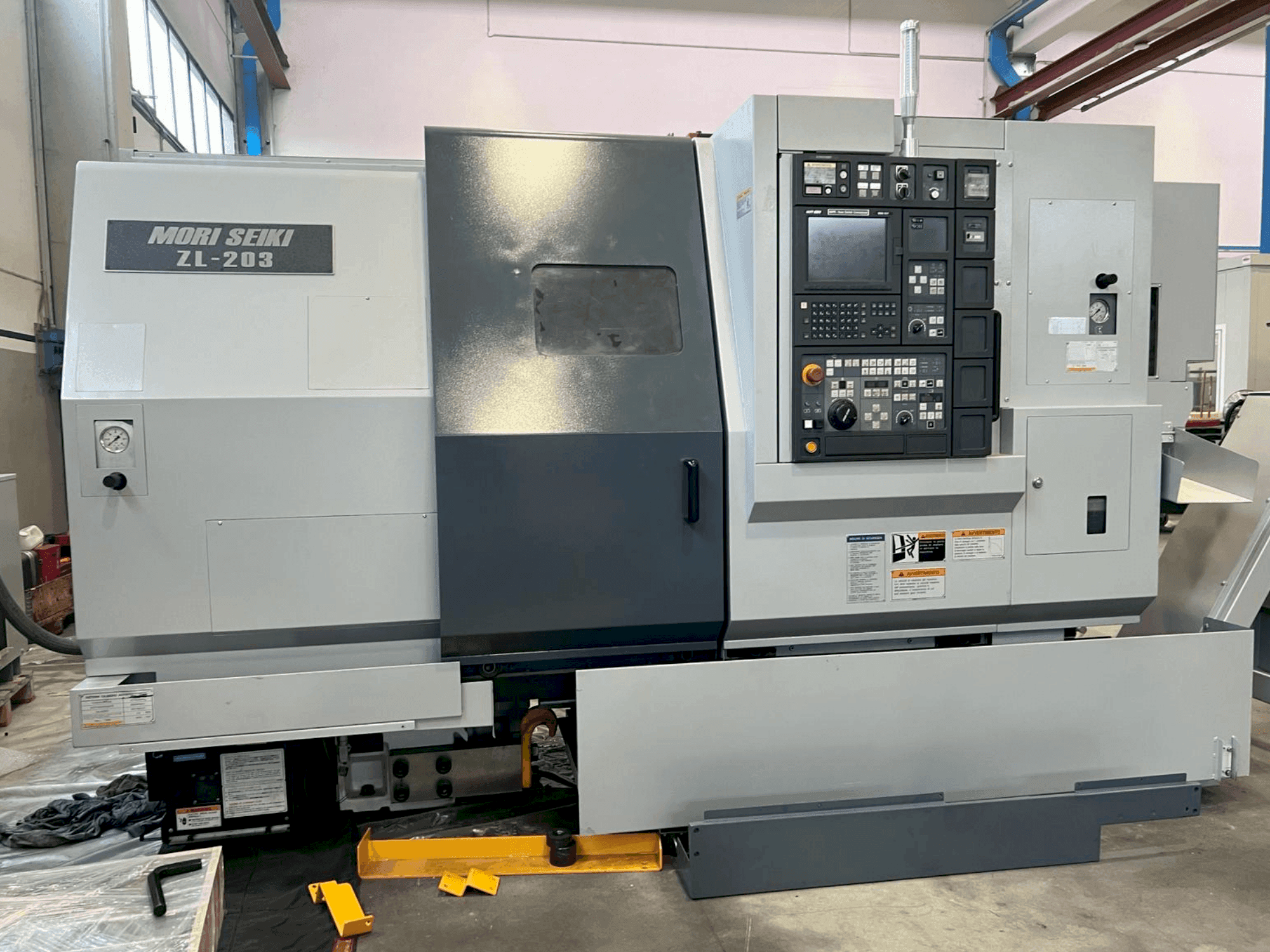 Makine MORI SEIKI ZL-203SMC - Önden görünüm
