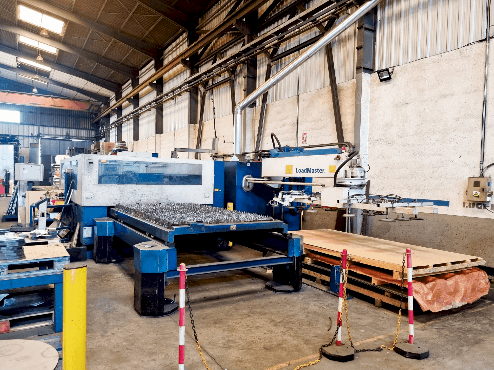 Makine TRUMPF Trumatic 3050 - Önden görünüm