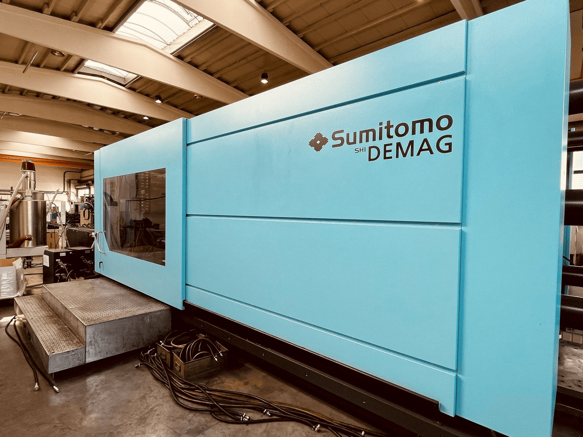 Makine Sumitomo Demag Systec 1300 1500-9500 Servo - Önden görünüm