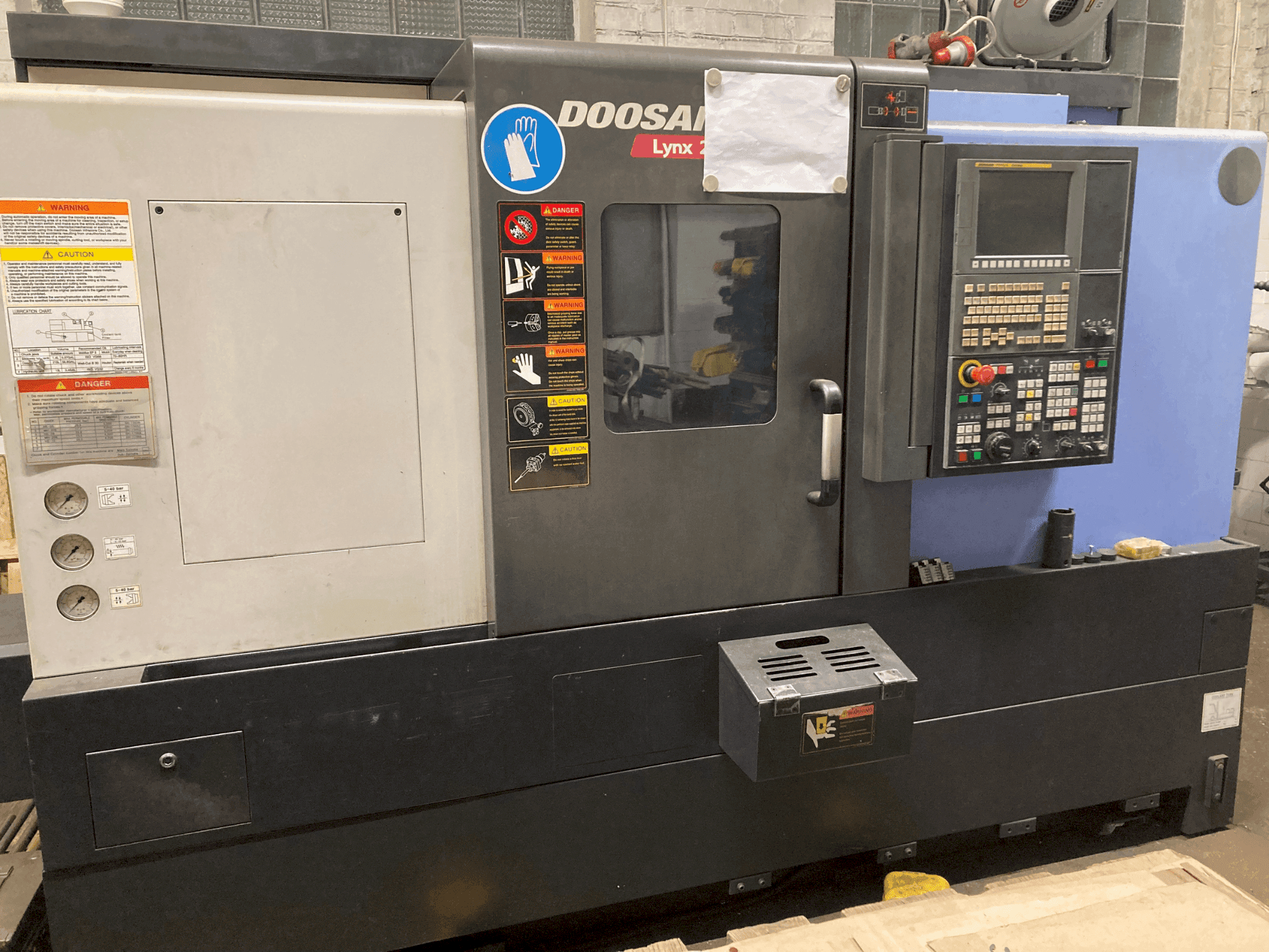 Makine DOOSAN LYNX220LSYA - Önden görünüm