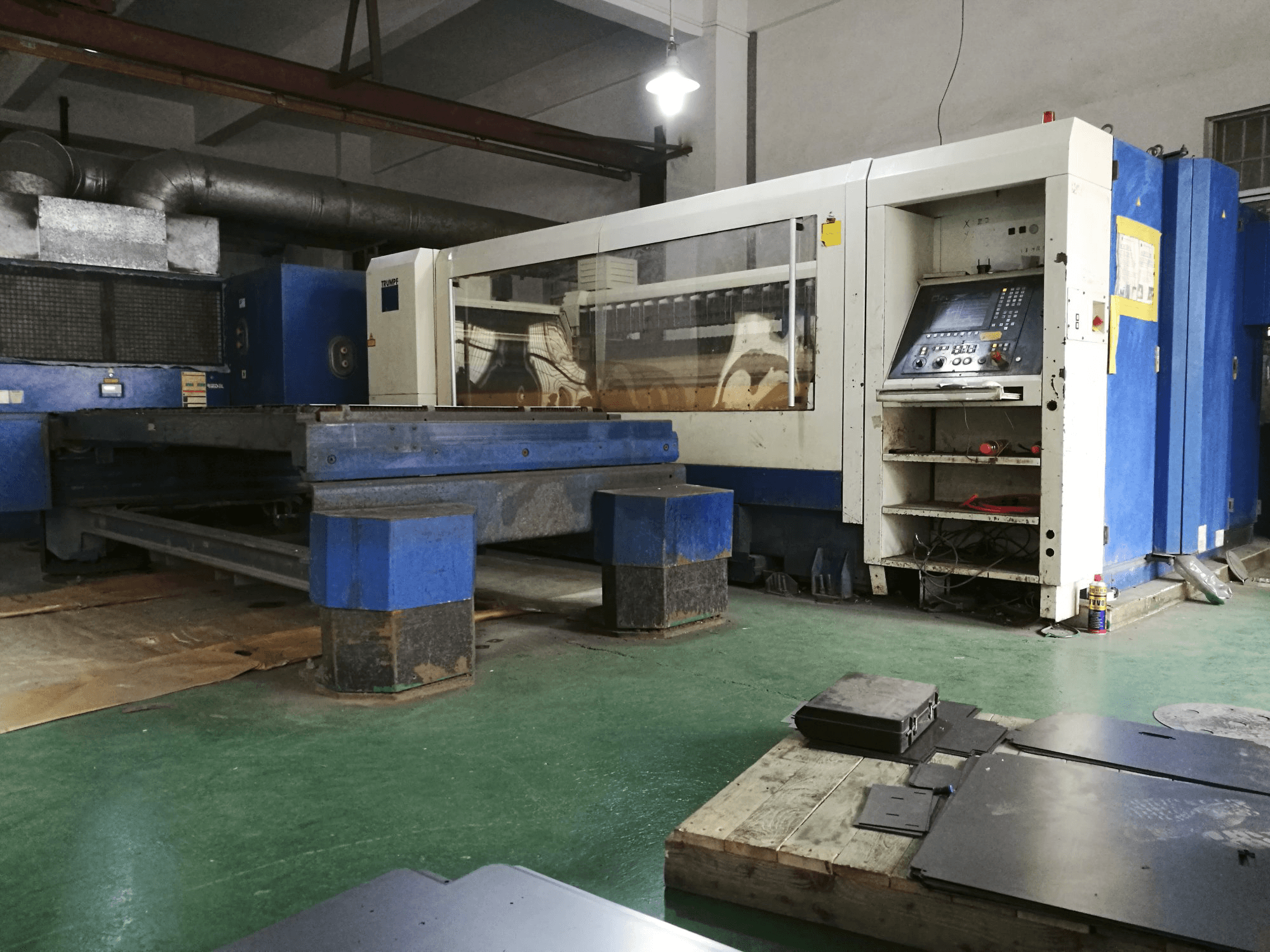 Makine Trumpf - Sağdan görünüm TruLaser 2525