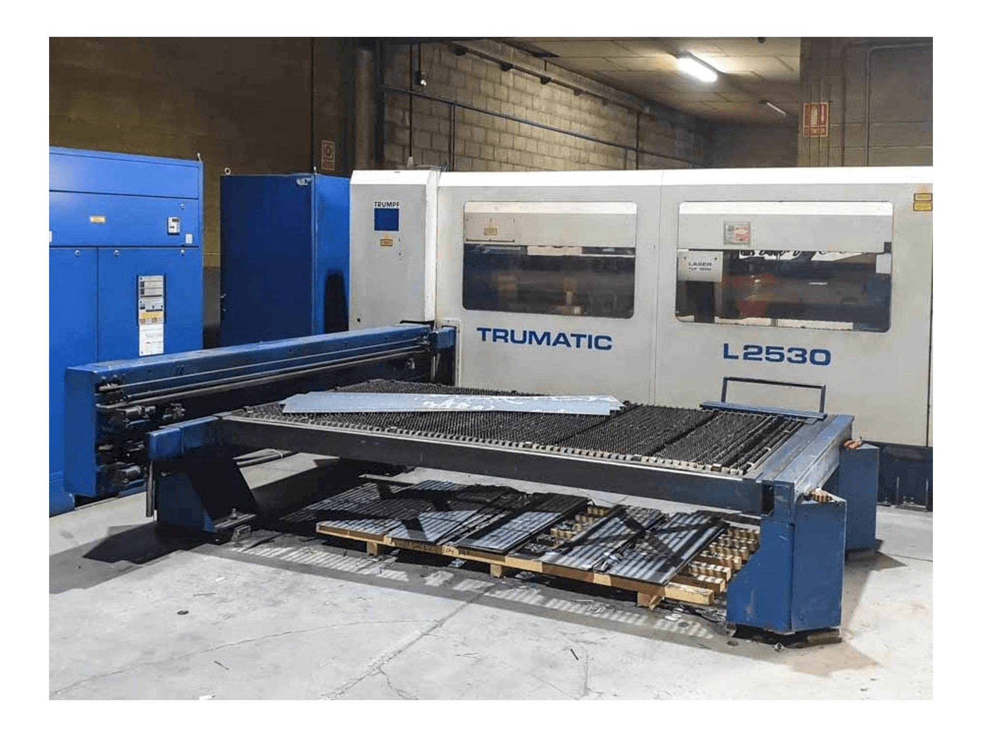 Makine Trumpf Trumatic L2530 - Önden görünüm