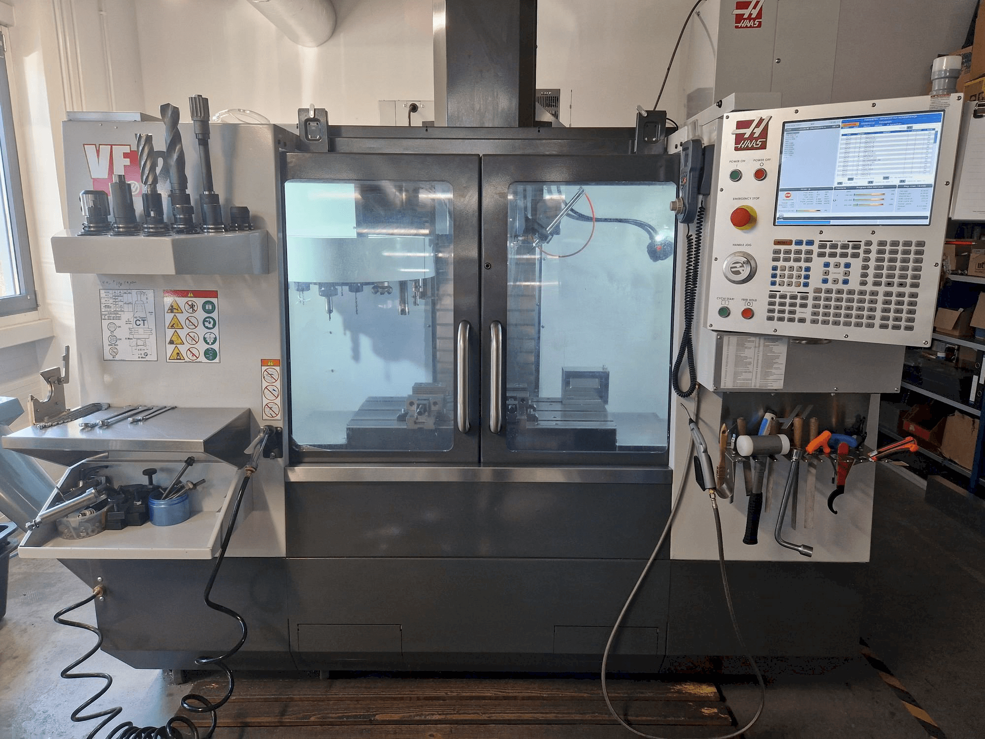 Makine HAAS VF-2 - Önden görünüm