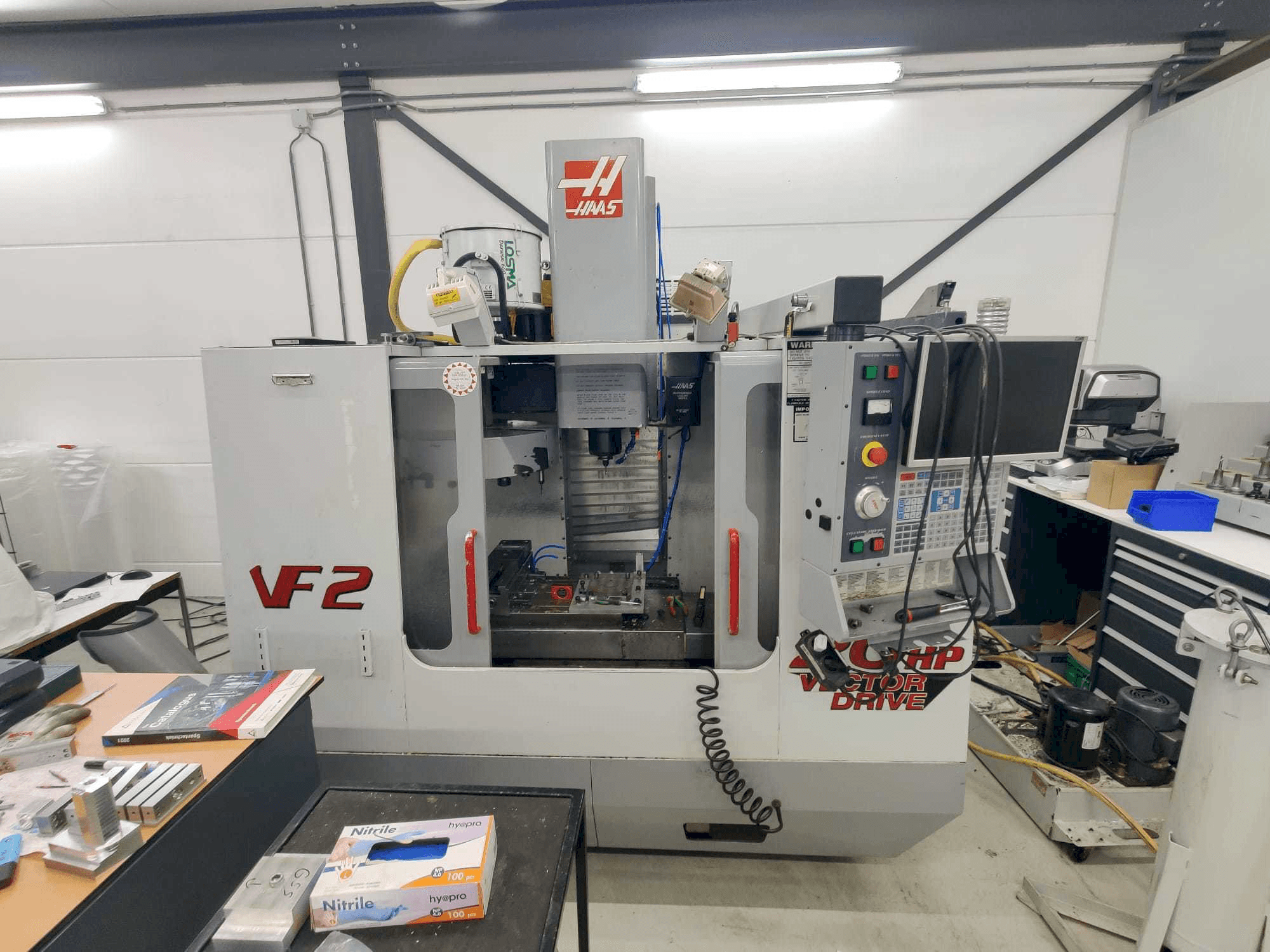 Makine HAAS VF2HE - Önden görünüm