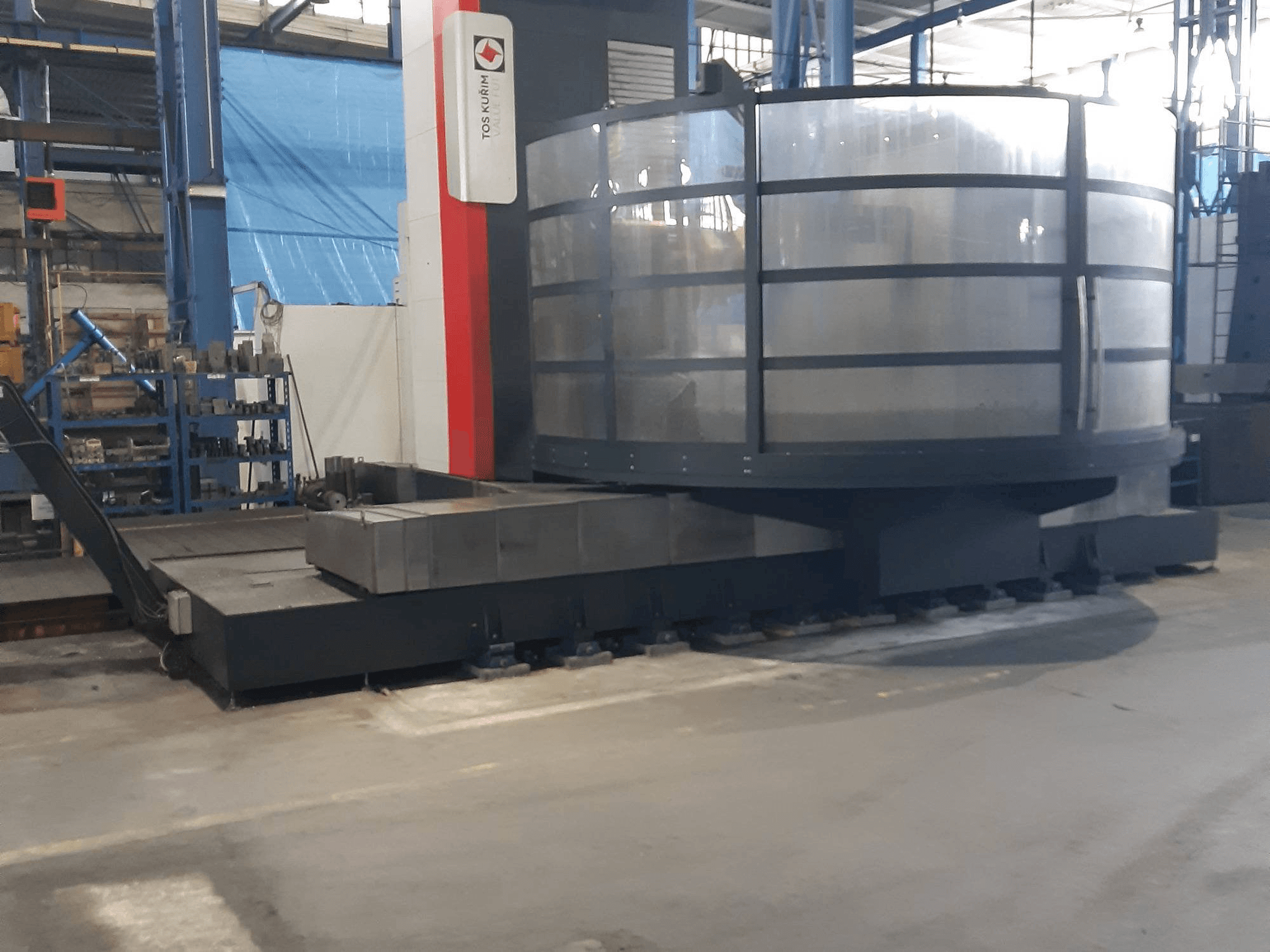 Makine TOS Kurim FUT 150 - Önden görünüm