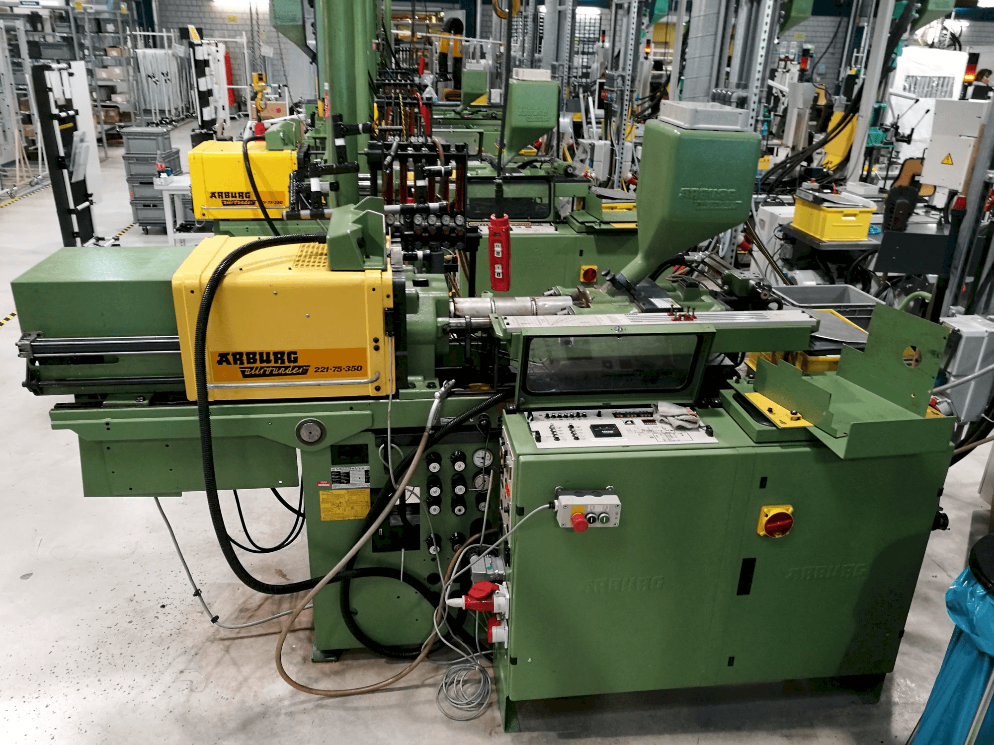 Makine Arburg - Sağ taraf görünümü Allrounder 221-75-350