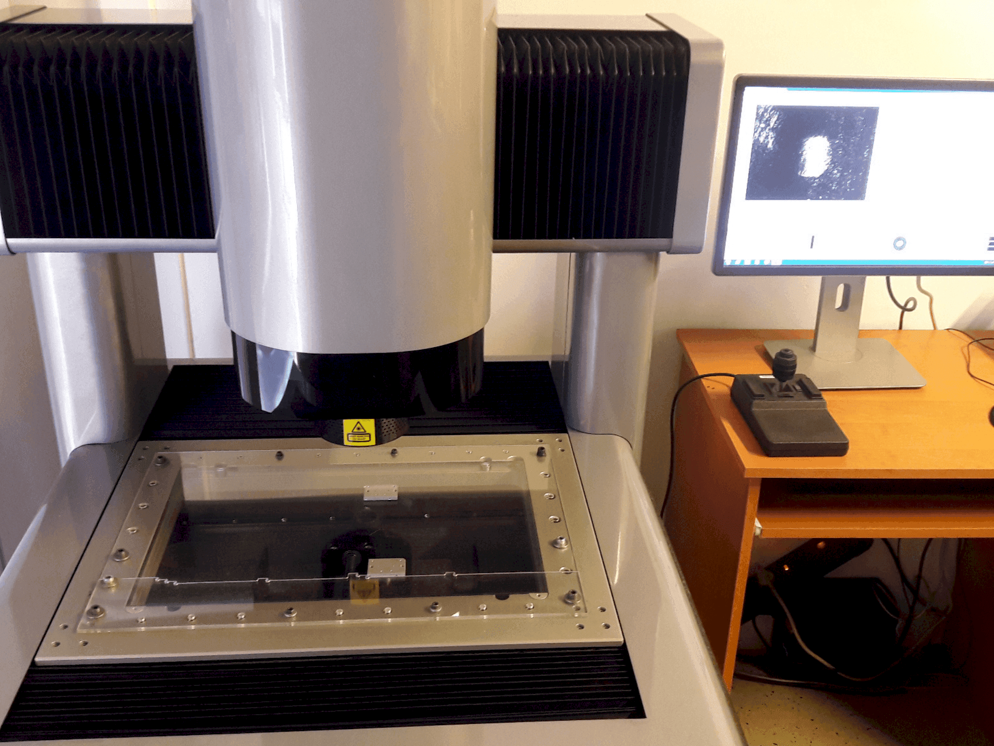 Makine SCHUT DeMeet-400 - Önden görünüm