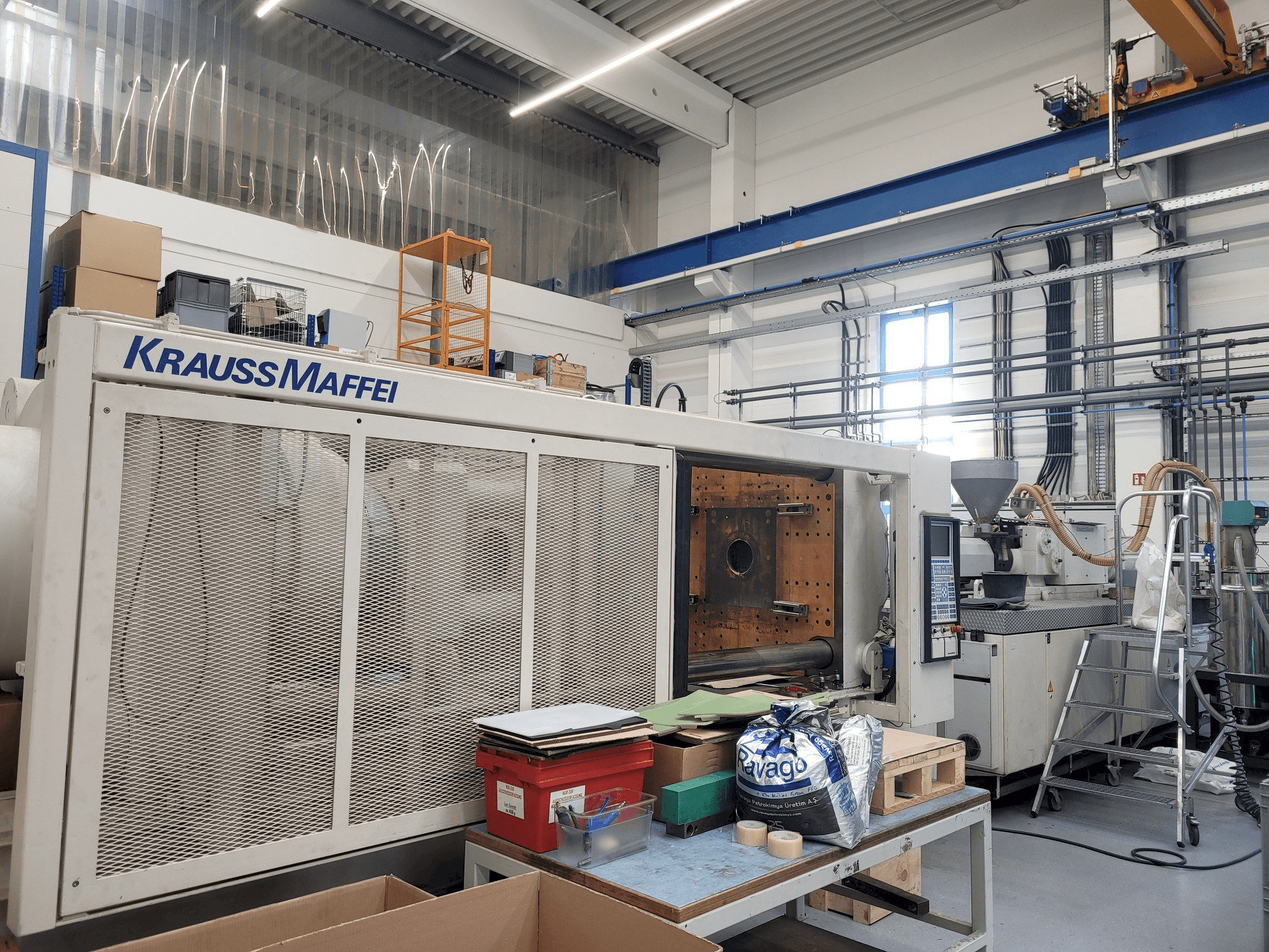 Makine Krauss Maffei 650-4350BM-MC4 - Önden görünüm