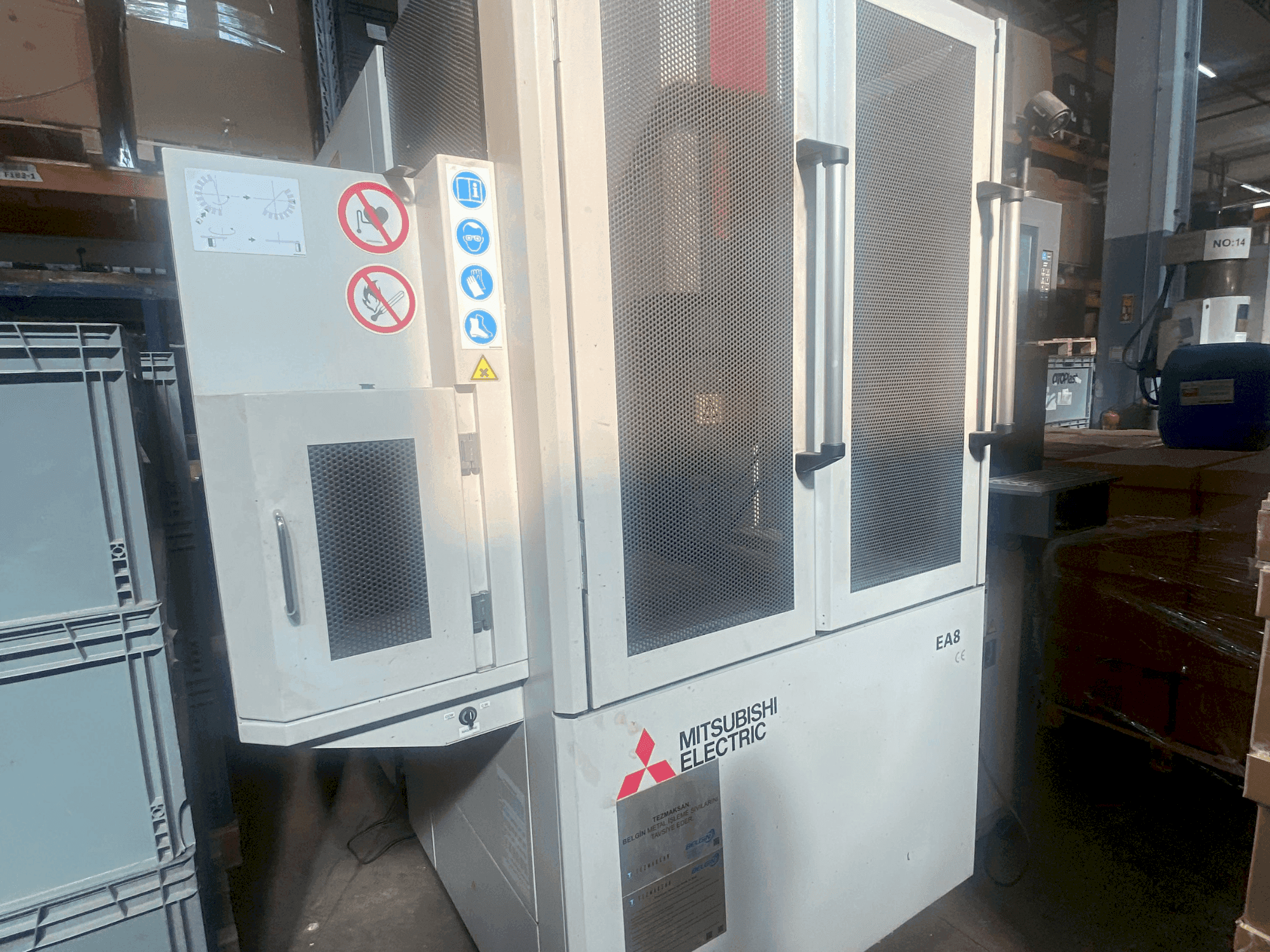 Makine Mitsubishi EA8 - Önden görünüm