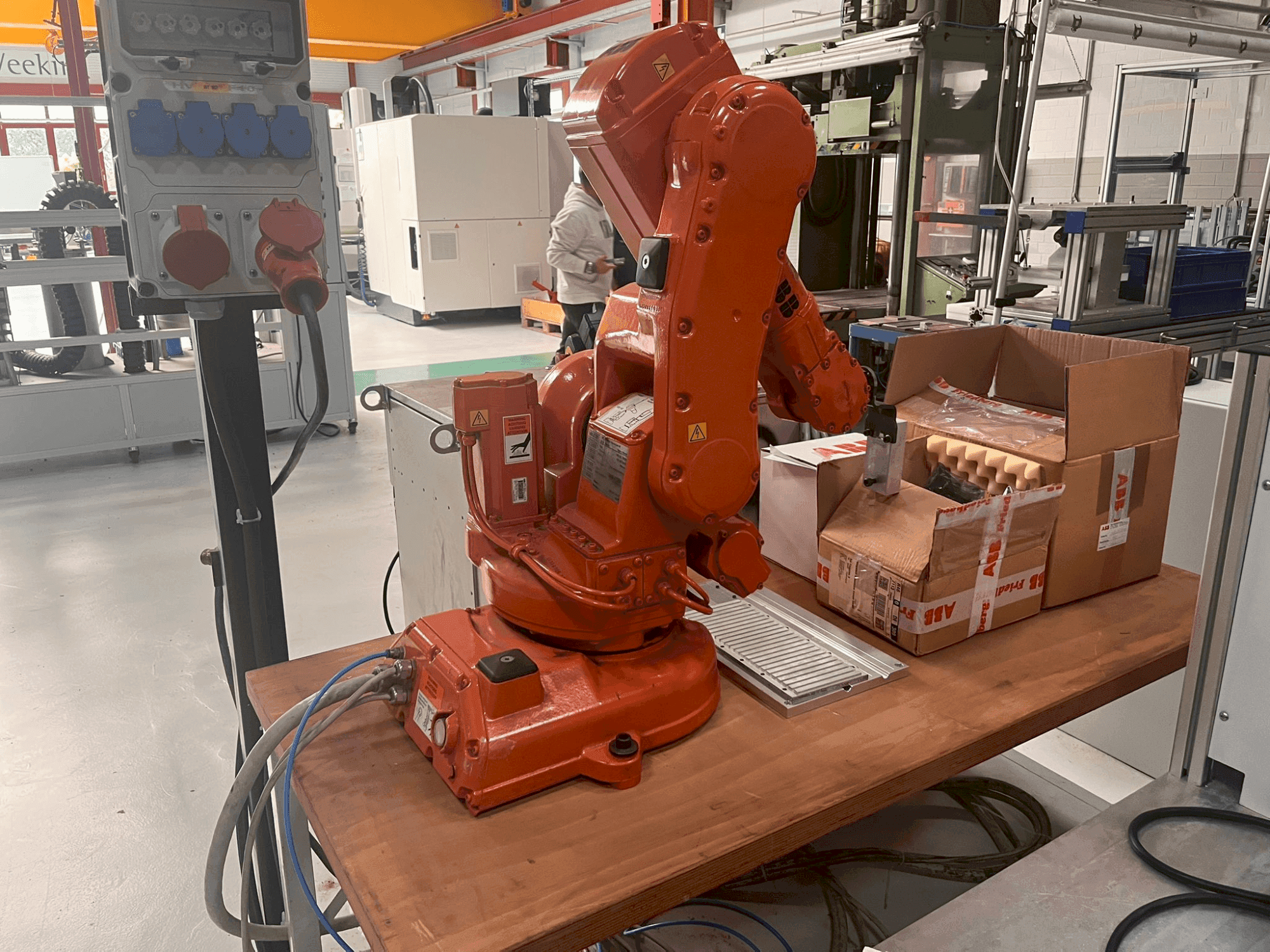 Makine ABB IRB 140 M2000 - Önden görünüm