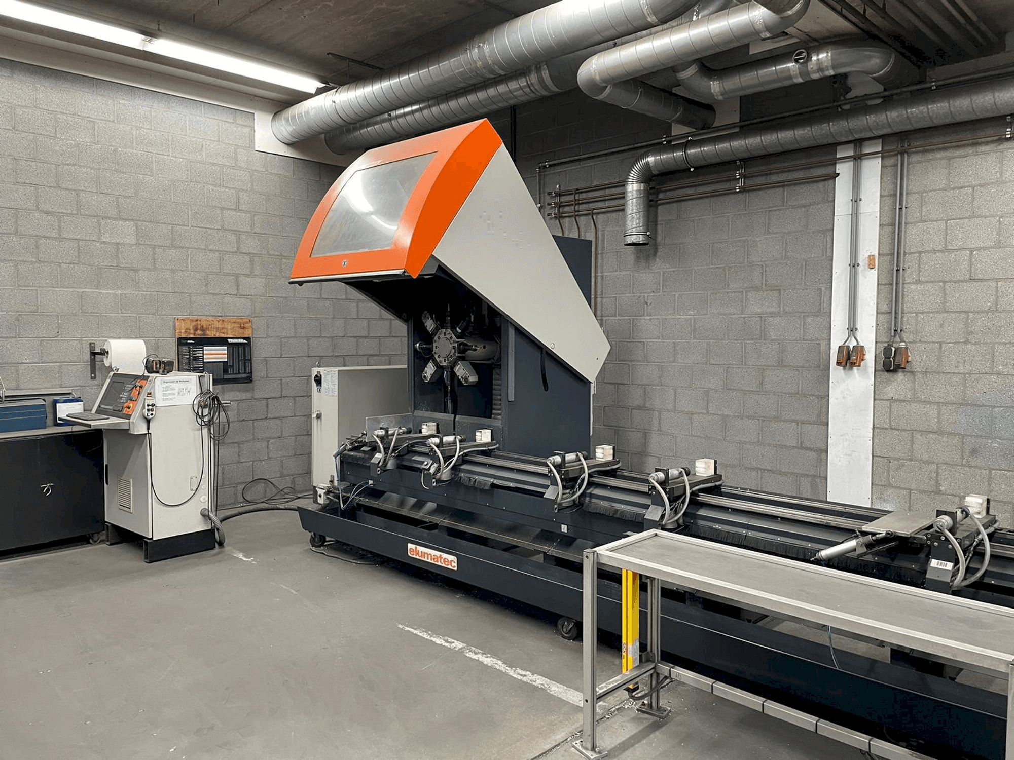 Makine Elumatec RBF 8 - Önden görünüm