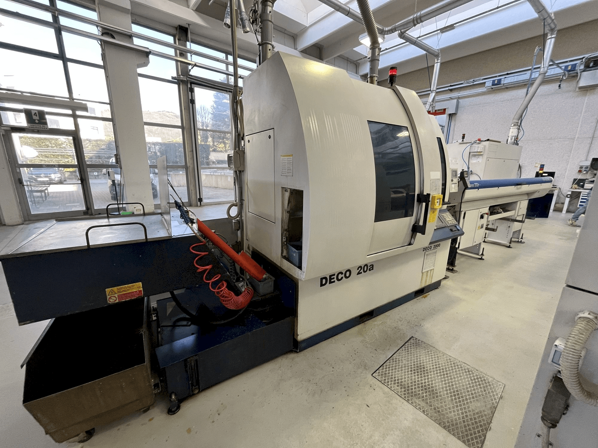 Makine TORNOS DECO 20A - Önden görünüm