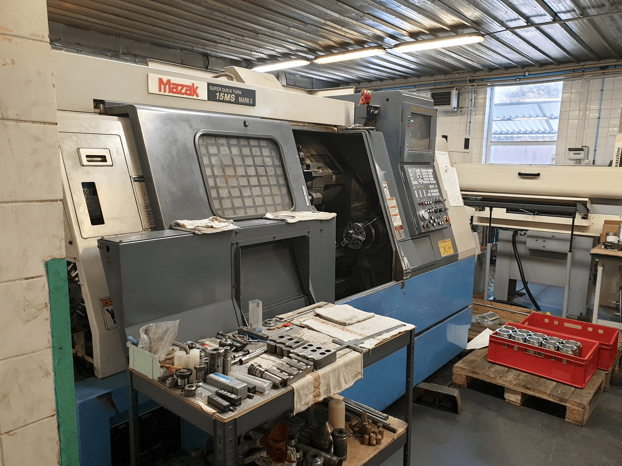 Makine Mazak SQT 15MS - Önden görünüm