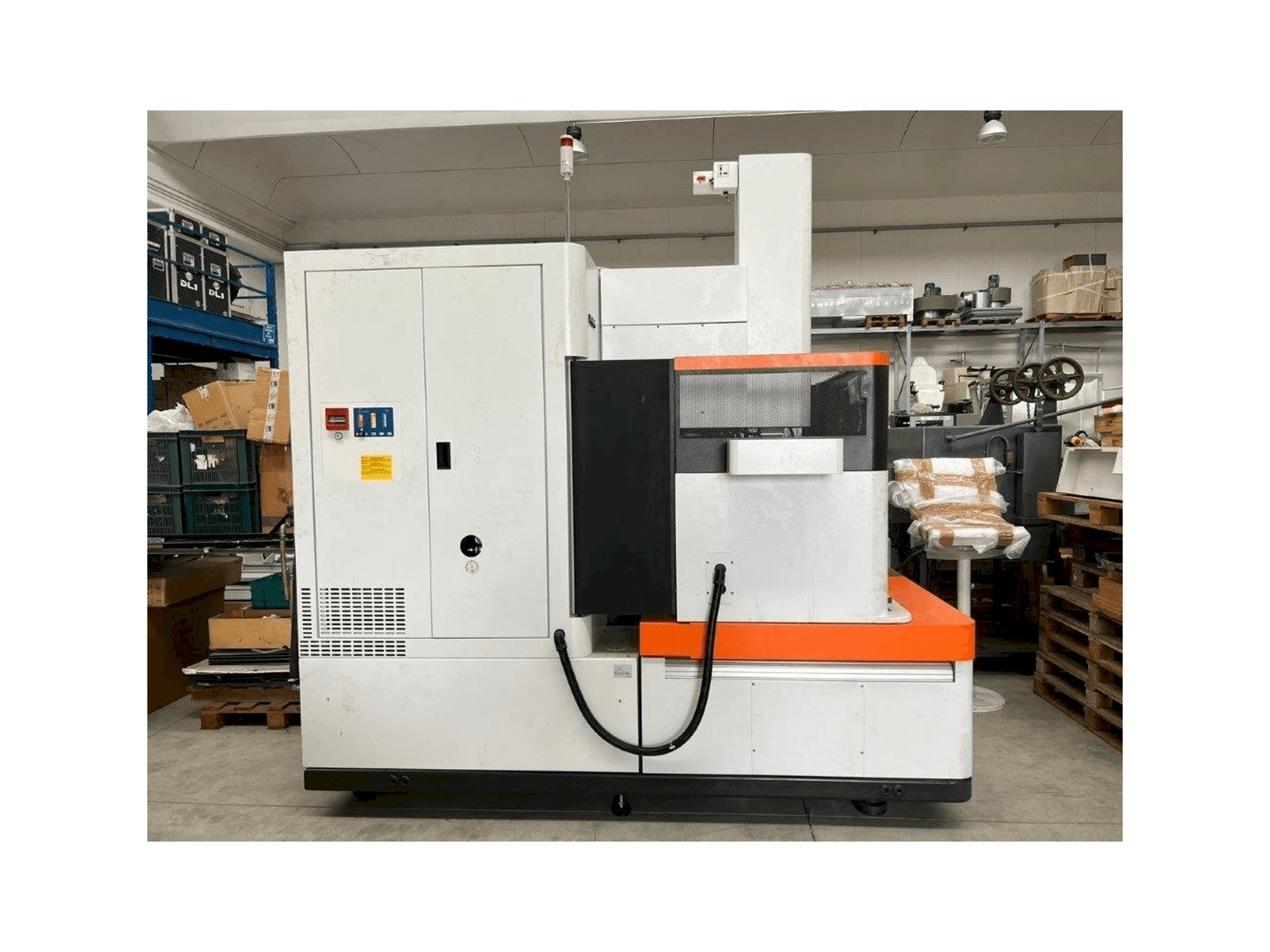 Makine AgieCharmilles FORM 30 - Önden görünüm