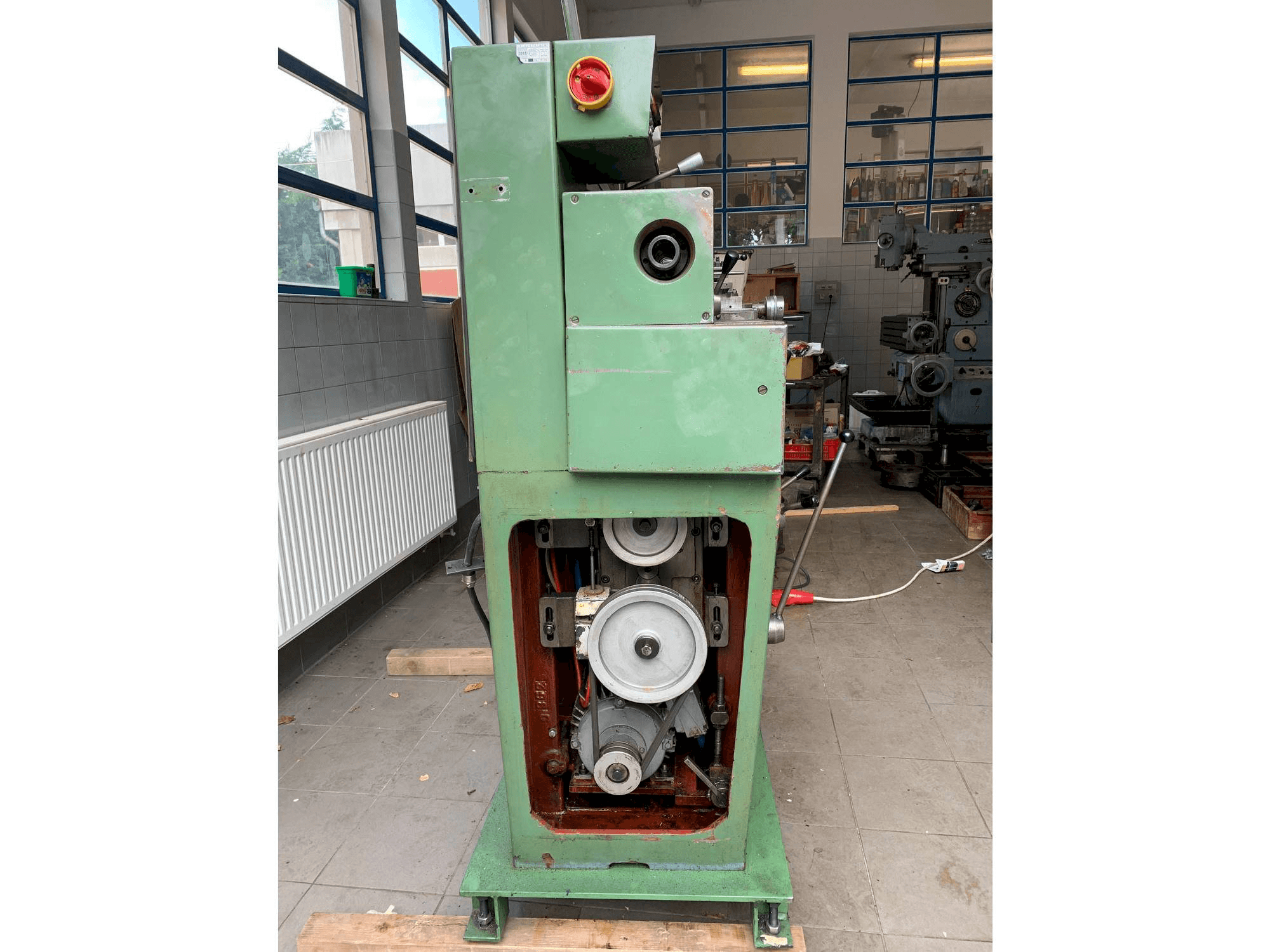 Makine TOS Sm 16-A - Önden görünüm