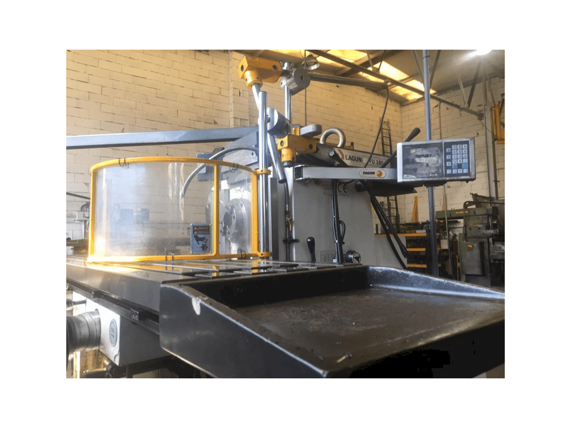 Makine LAGUN FU-185 - Önden görünüm