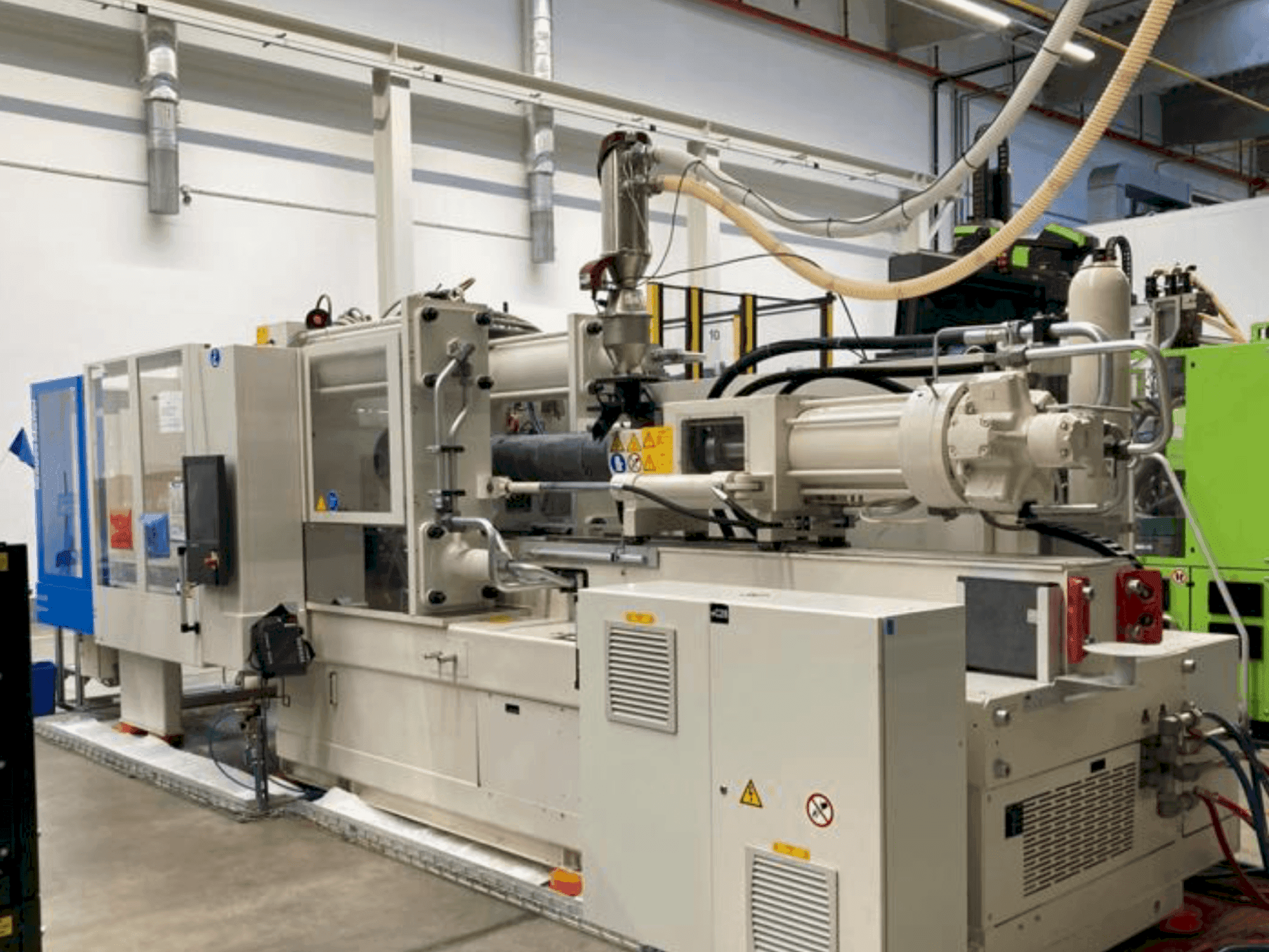 Makine Krauss Maffei 420-2000 CX - Önden görünüm