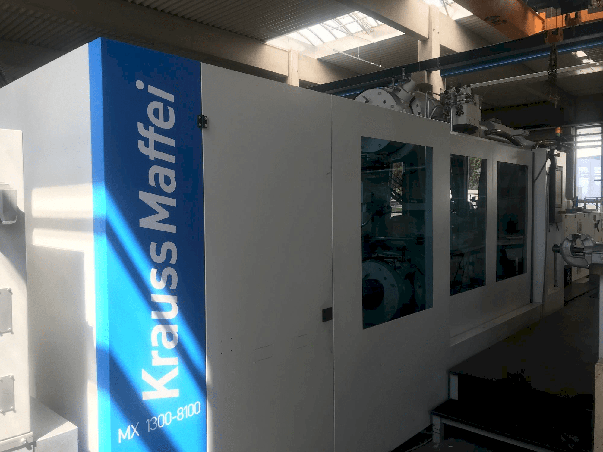 Makine Krauss Maffei 1300-8100 MX - Önden görünüm