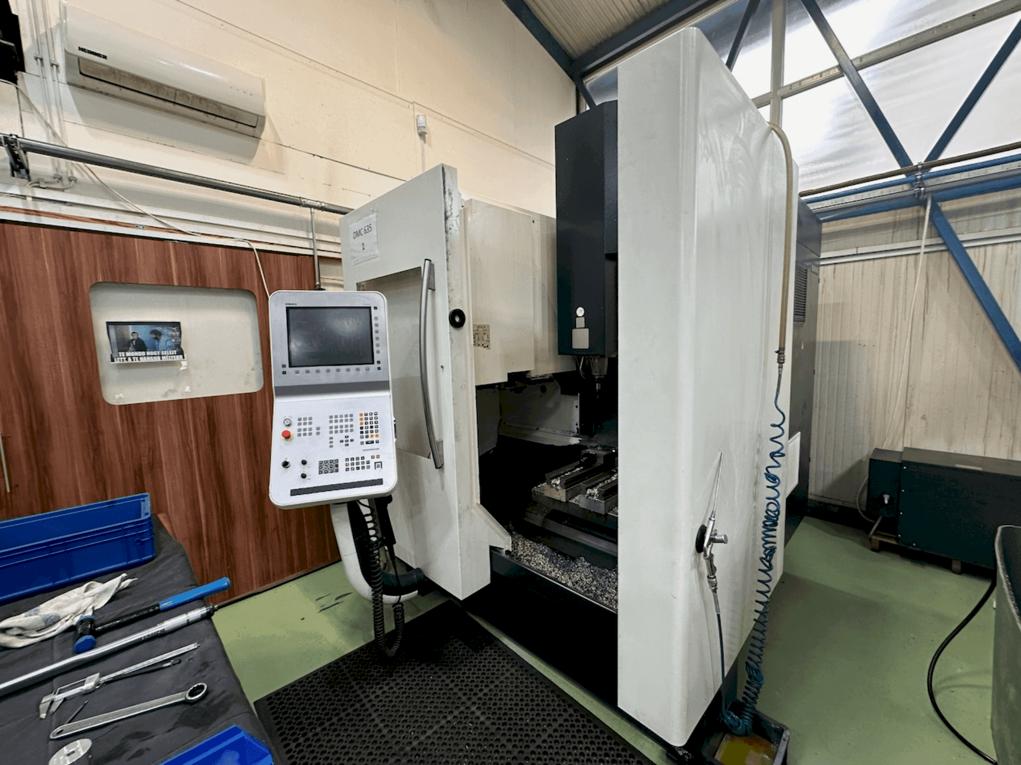 Makine DMG MORI DMC 635 V eco - Önden görünüm