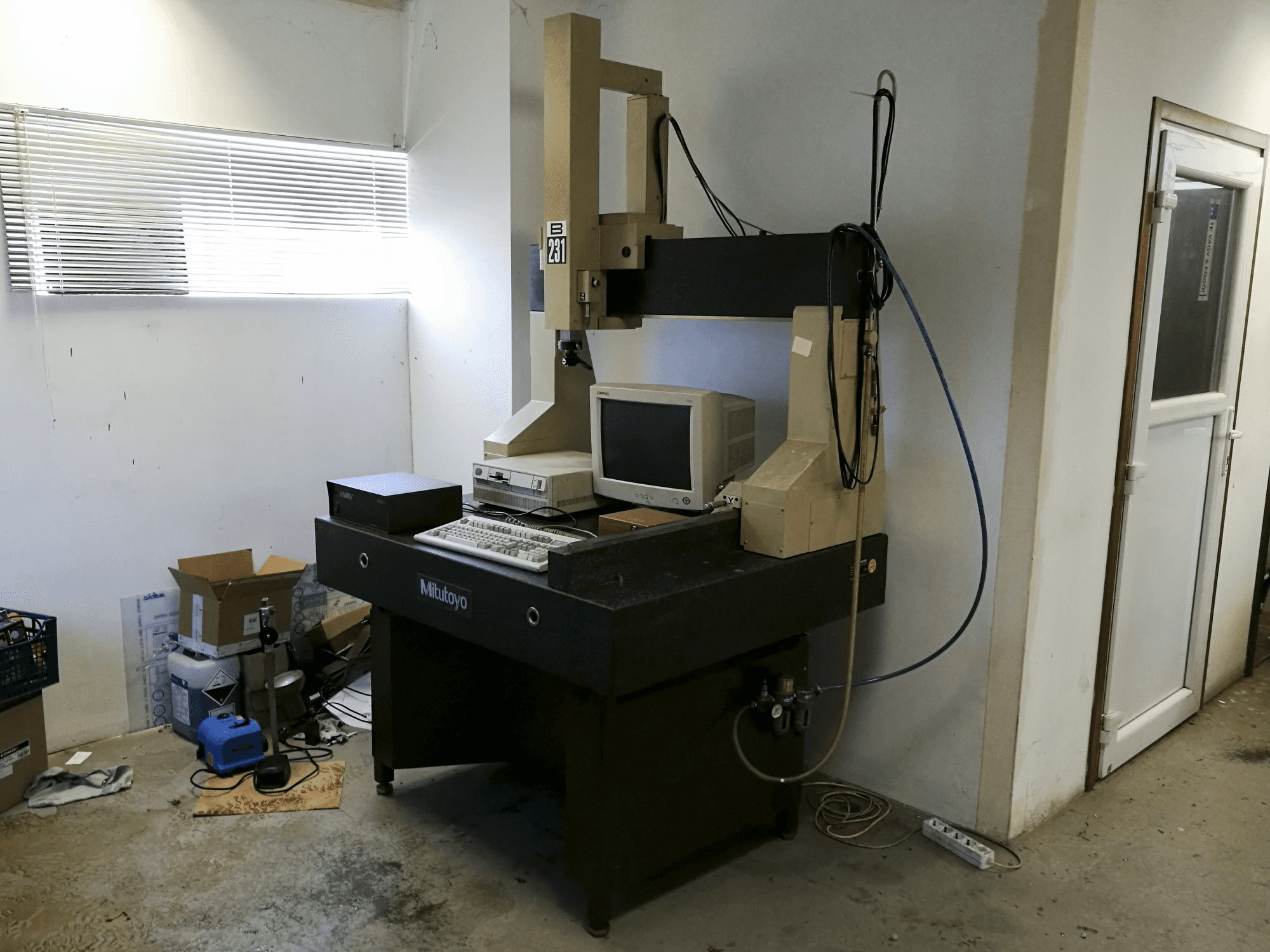 Makine Mitutoyo - Sağdan görünüm B-231