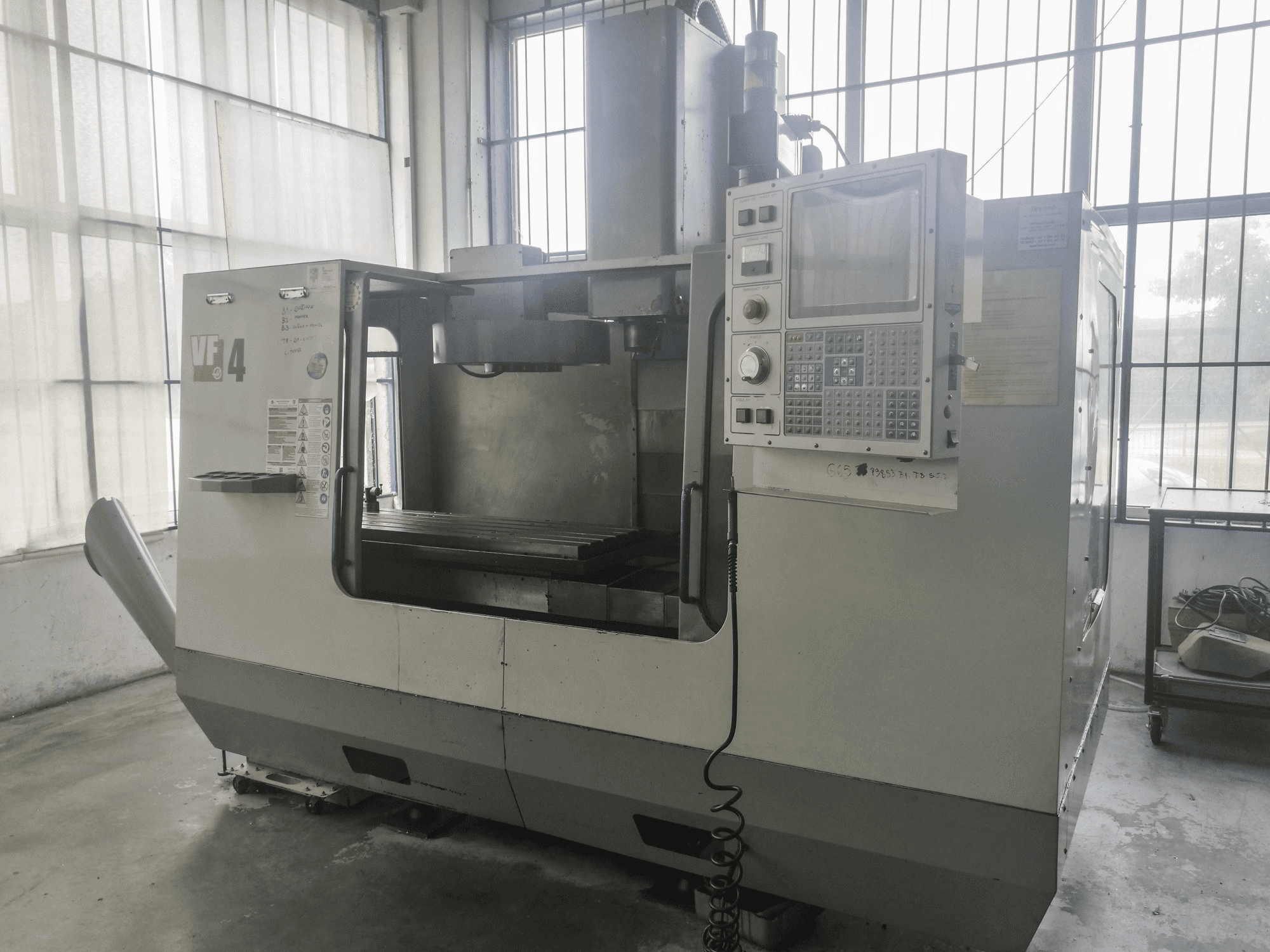 Makine HAAS - Önden görünüm VF-4