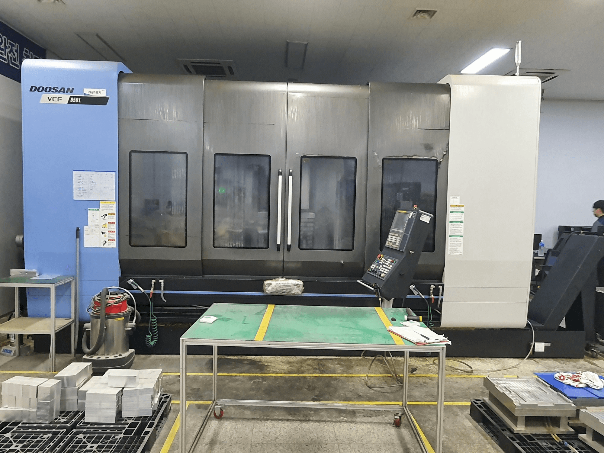 Makine Doosan VCF850L - Önden görünüm