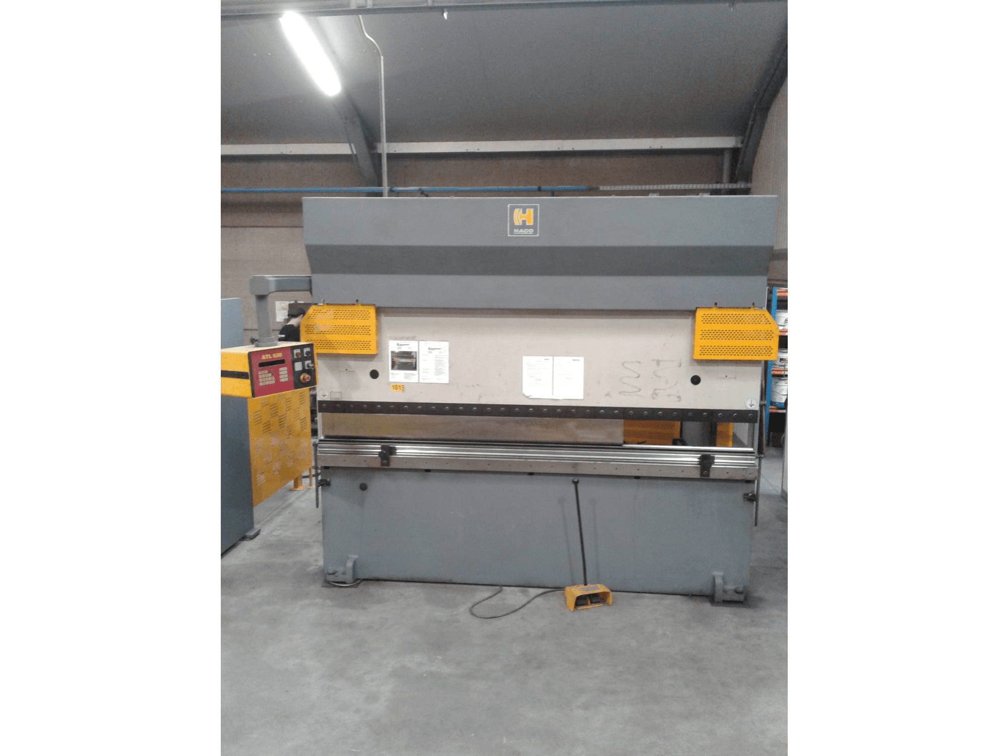 Makine HACO PPV 30220 - Önden görünüm