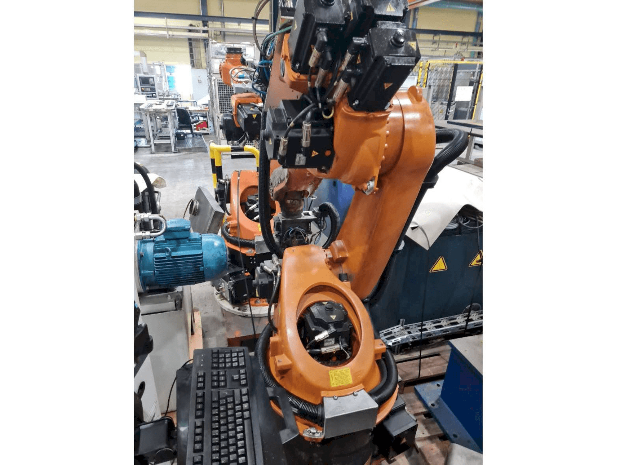 Makine KUKA KR30-3 - Önden görünüm