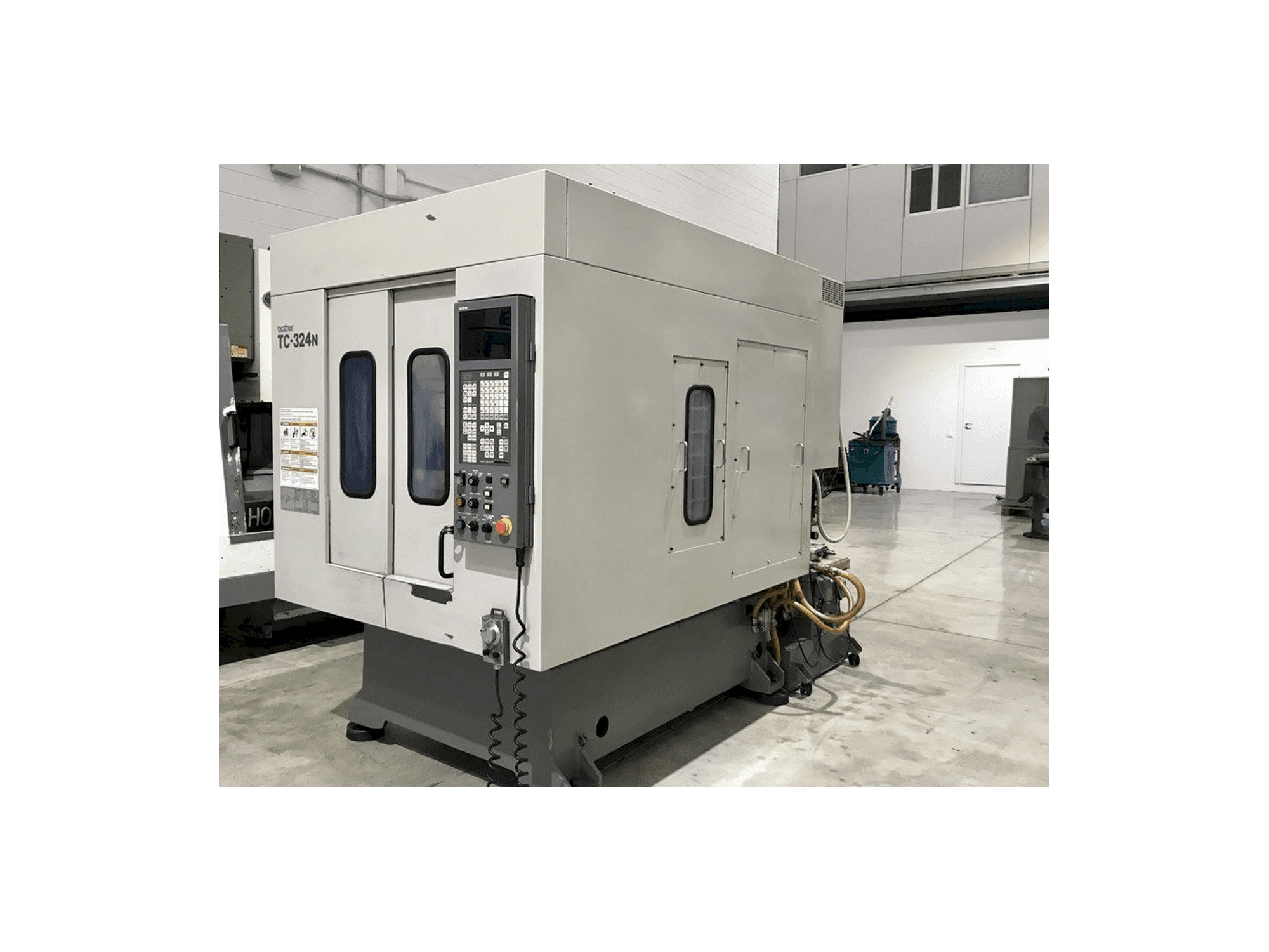 Makine Brother TC 324N - Önden görünüm