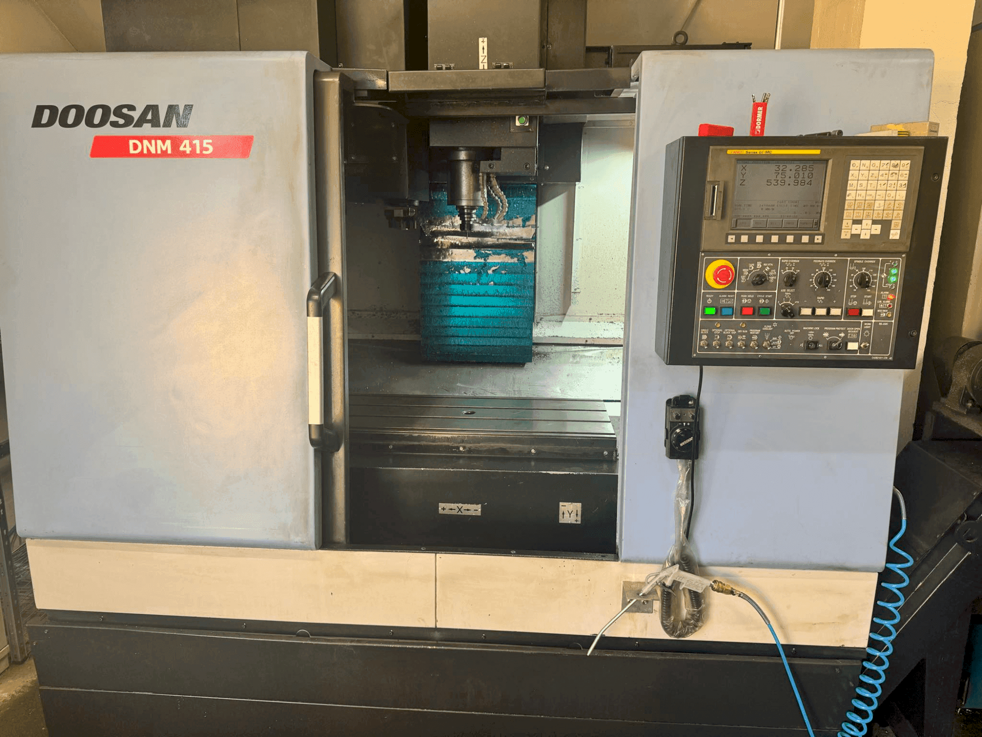 Makine DOOSAN DNM 415 - Önden görünüm