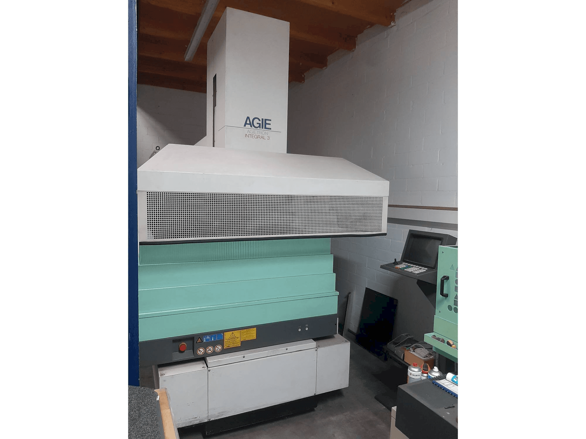 Makine AGIE Agietron Integral 3 - Önden görünüm