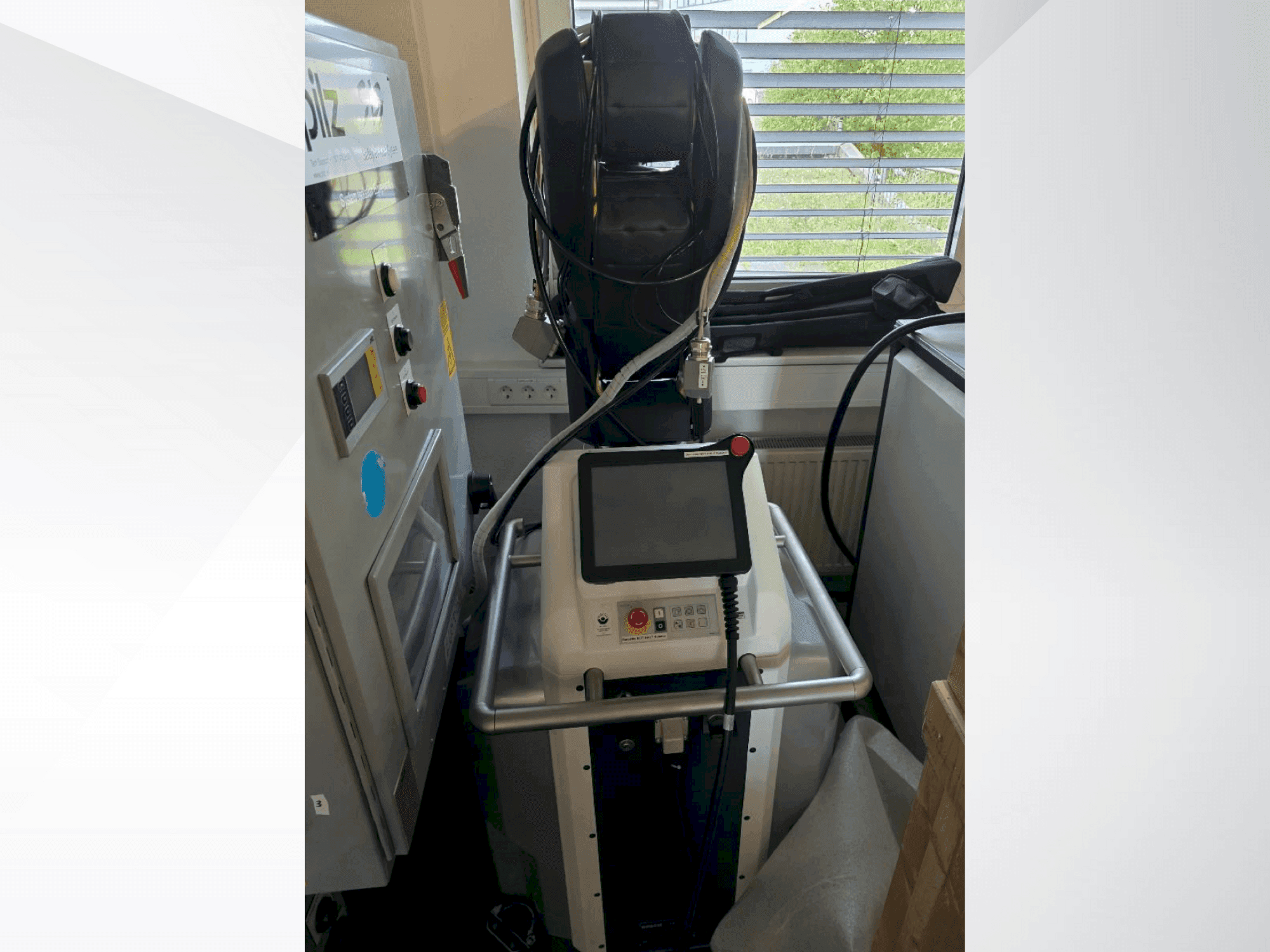 Makine FANUC LR Mate 200iD/7L - Önden görünüm