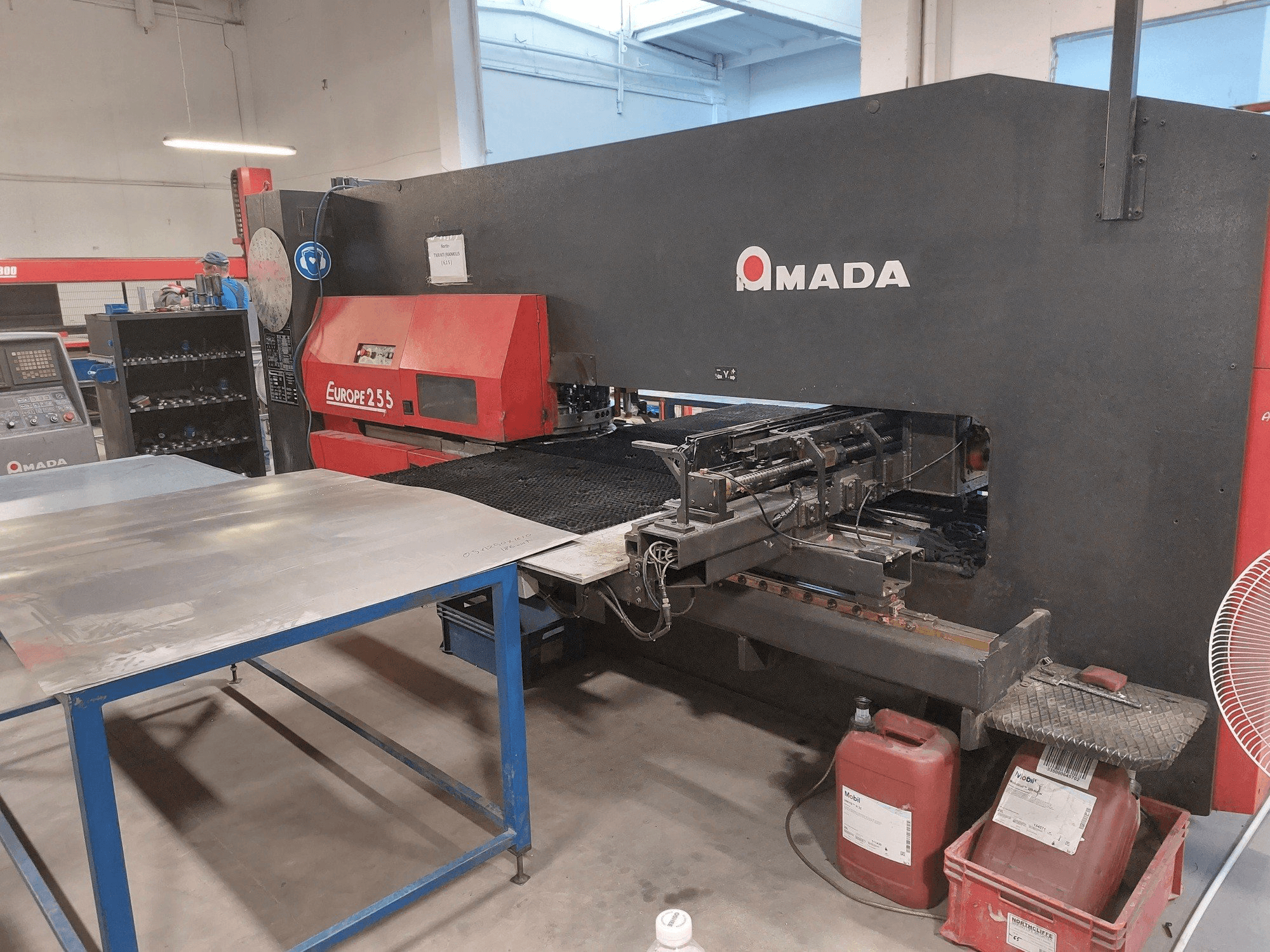 Makine AMADA Europe 255 - Önden görünüm