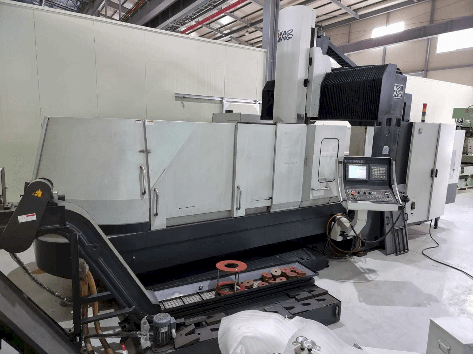 Makine KAOMING KMC-3000SV - Önden görünüm