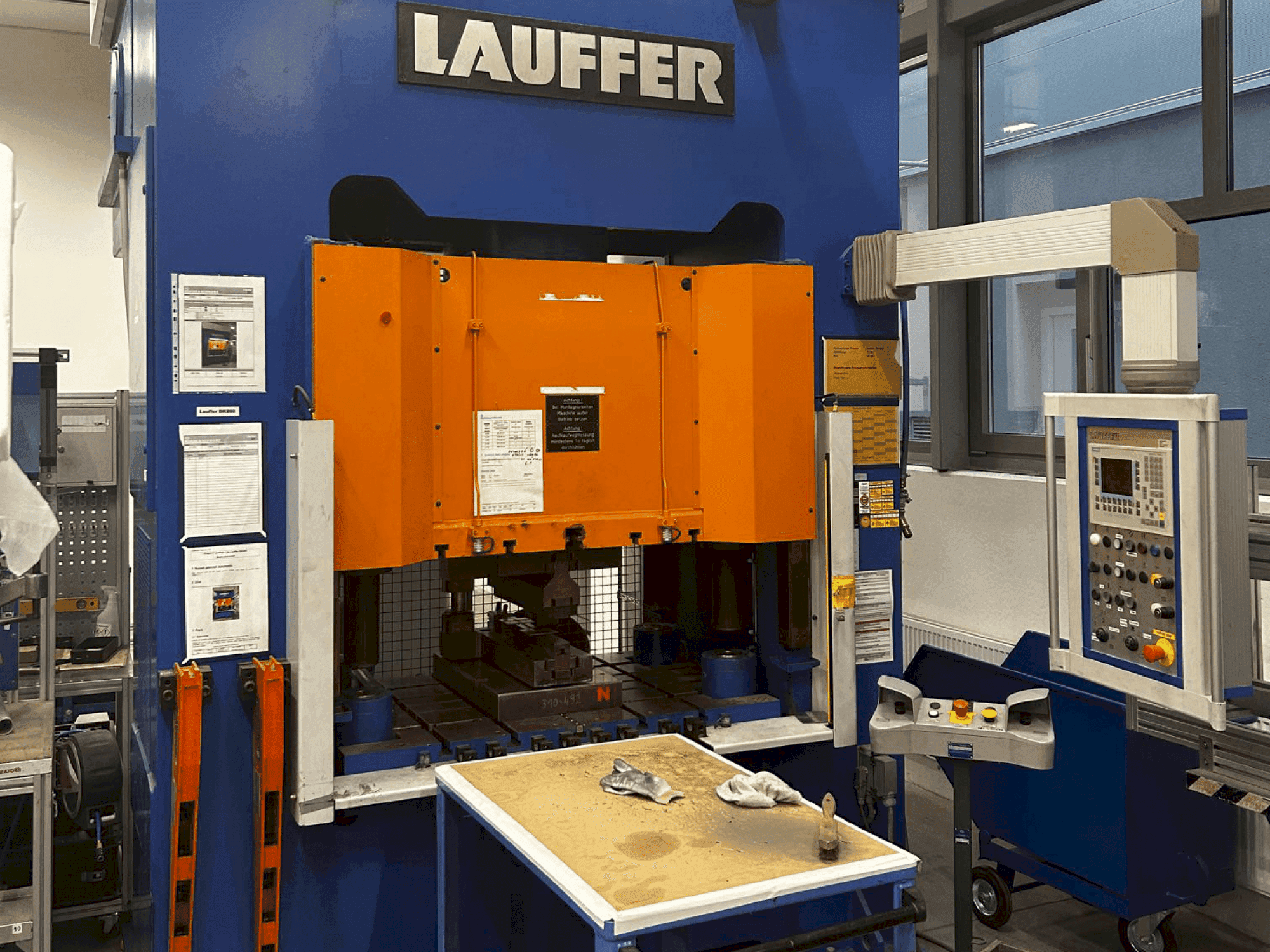 Makine LAUFFER DK 200 (2007) - Önden görünüm