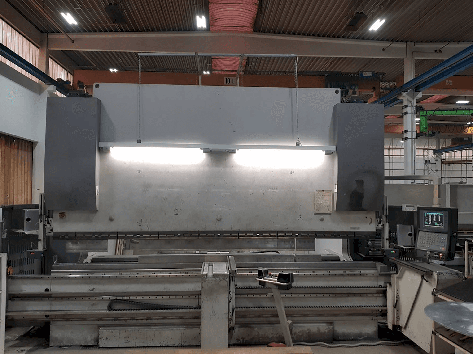 Makine EHT Multipress 300-40 - Önden görünüm