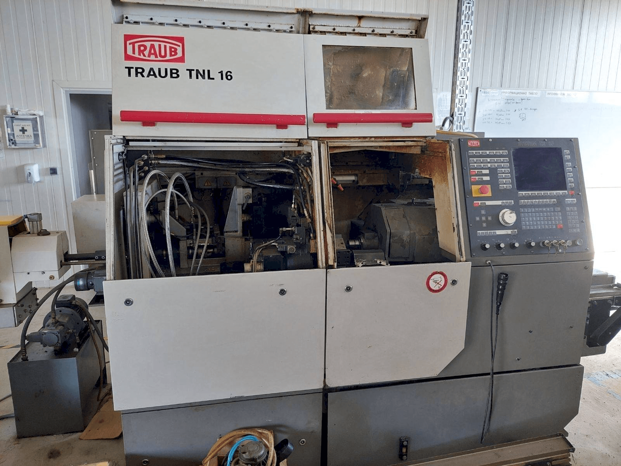 Makine TRAUB TNL16G-TX8F - Önden görünüm