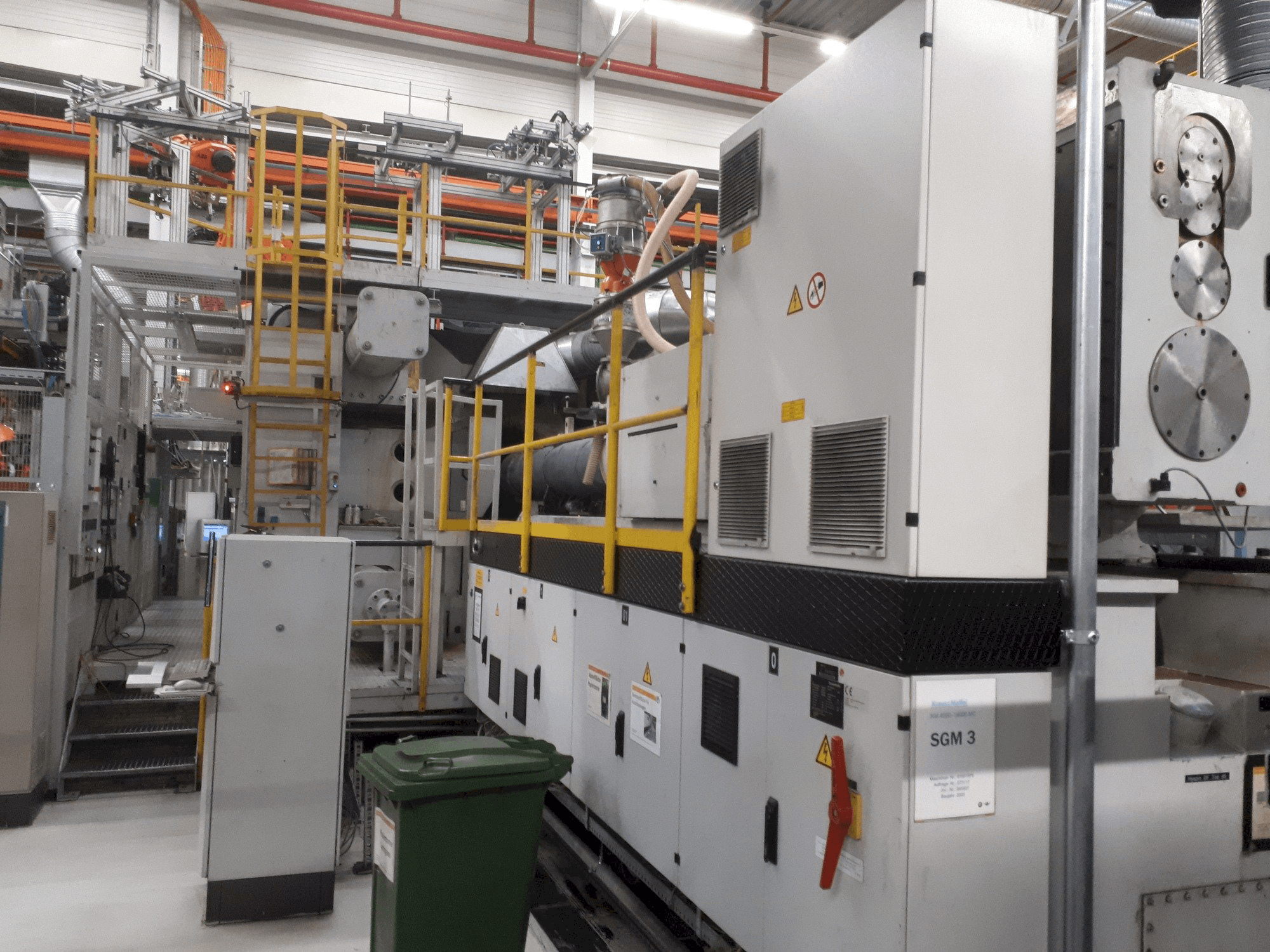 Makine Krauss Maffei 4000-19000 MC - Önden görünüm