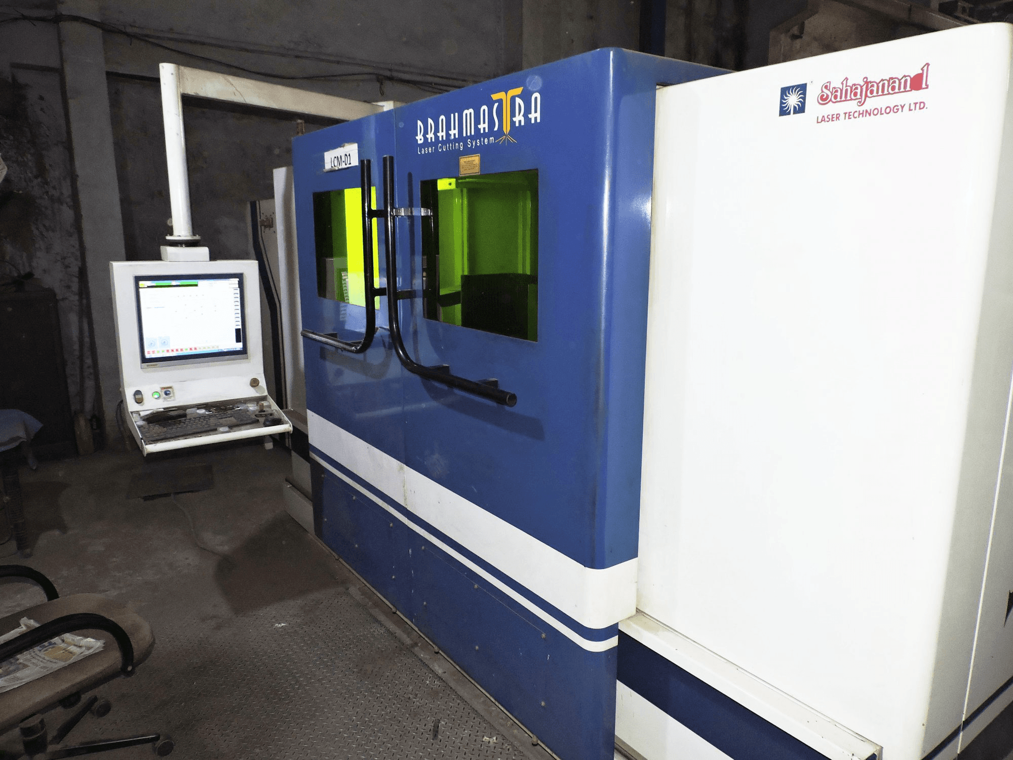 Makine Sahajanand - Sol görünüm Brahmastra- Vector 3015 F1.0