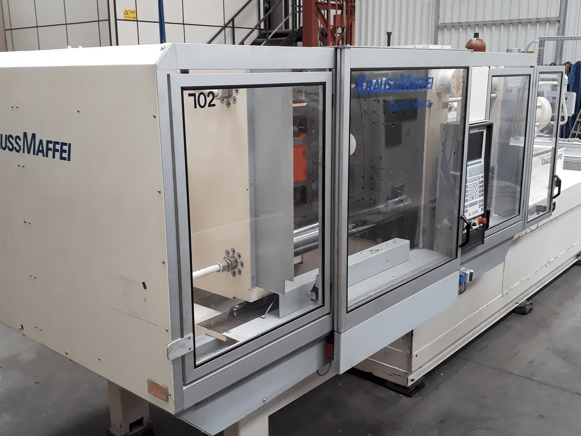 Makine Krauss Maffei 250-1400 C2 - Önden görünüm