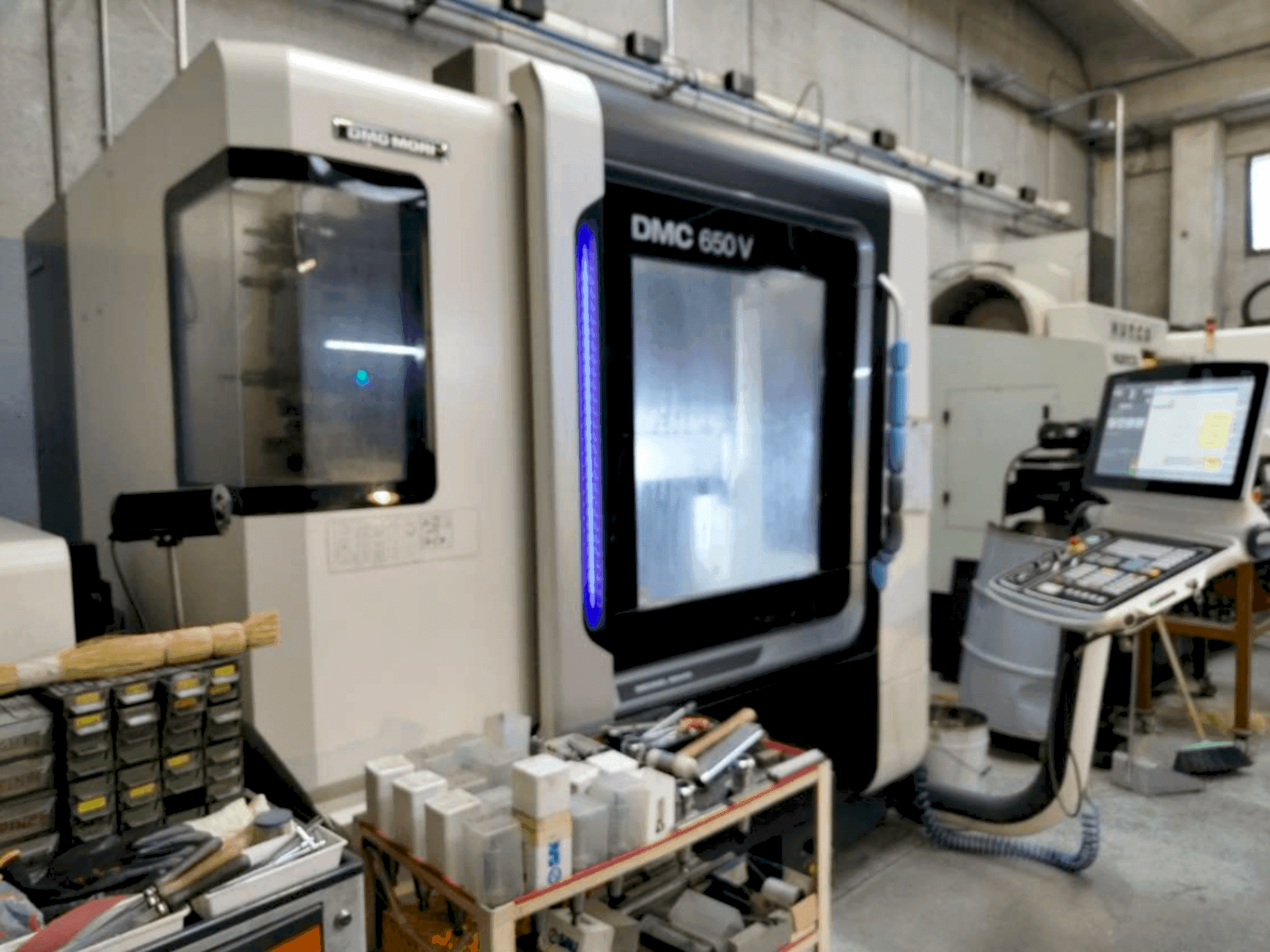 Makine DMG MORI DMC 650V - Önden görünüm