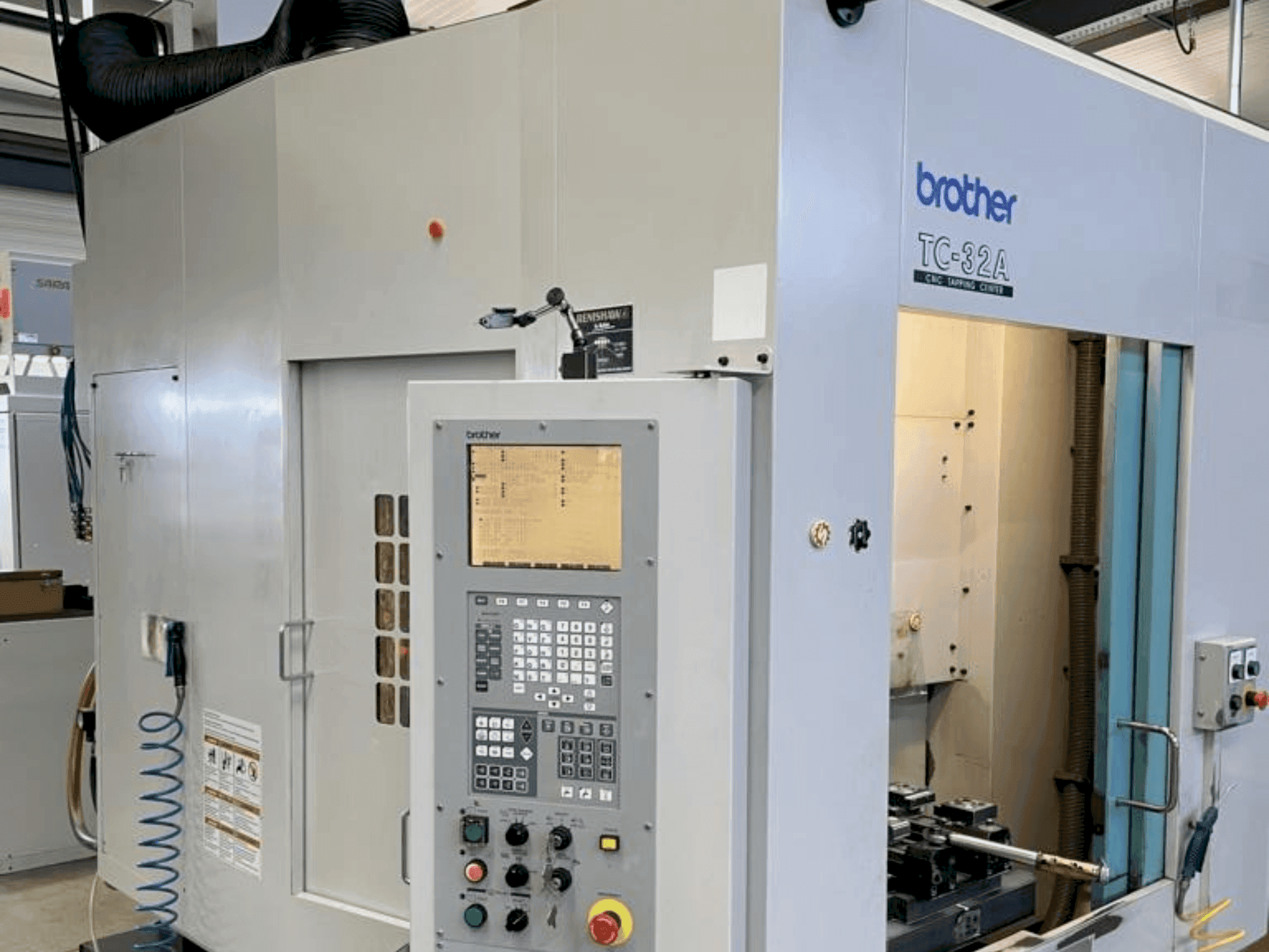 Makine Brother TC32A - Önden görünüm